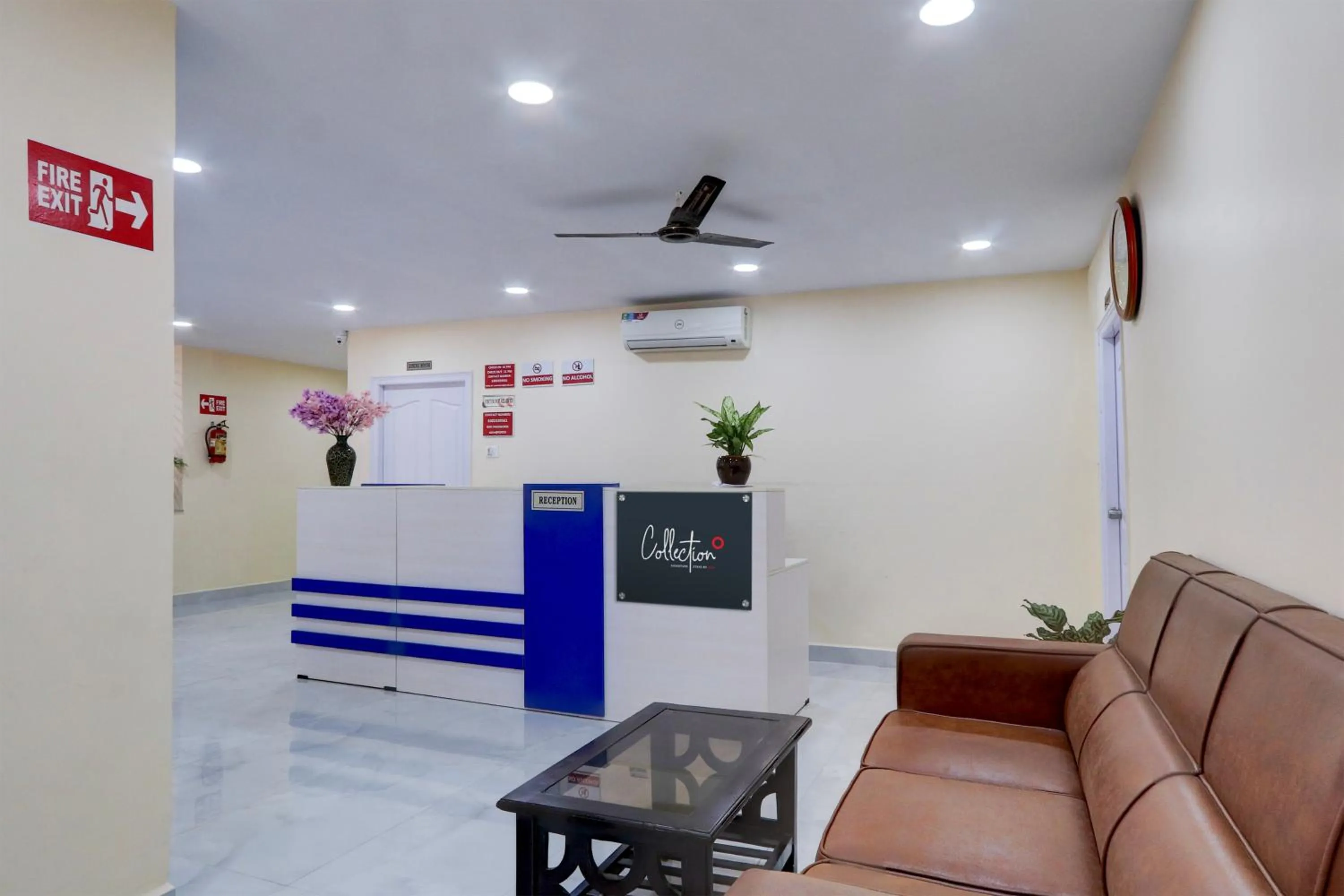 Lobby or reception in Hotel O Ss ome inn ultra luxury rooms