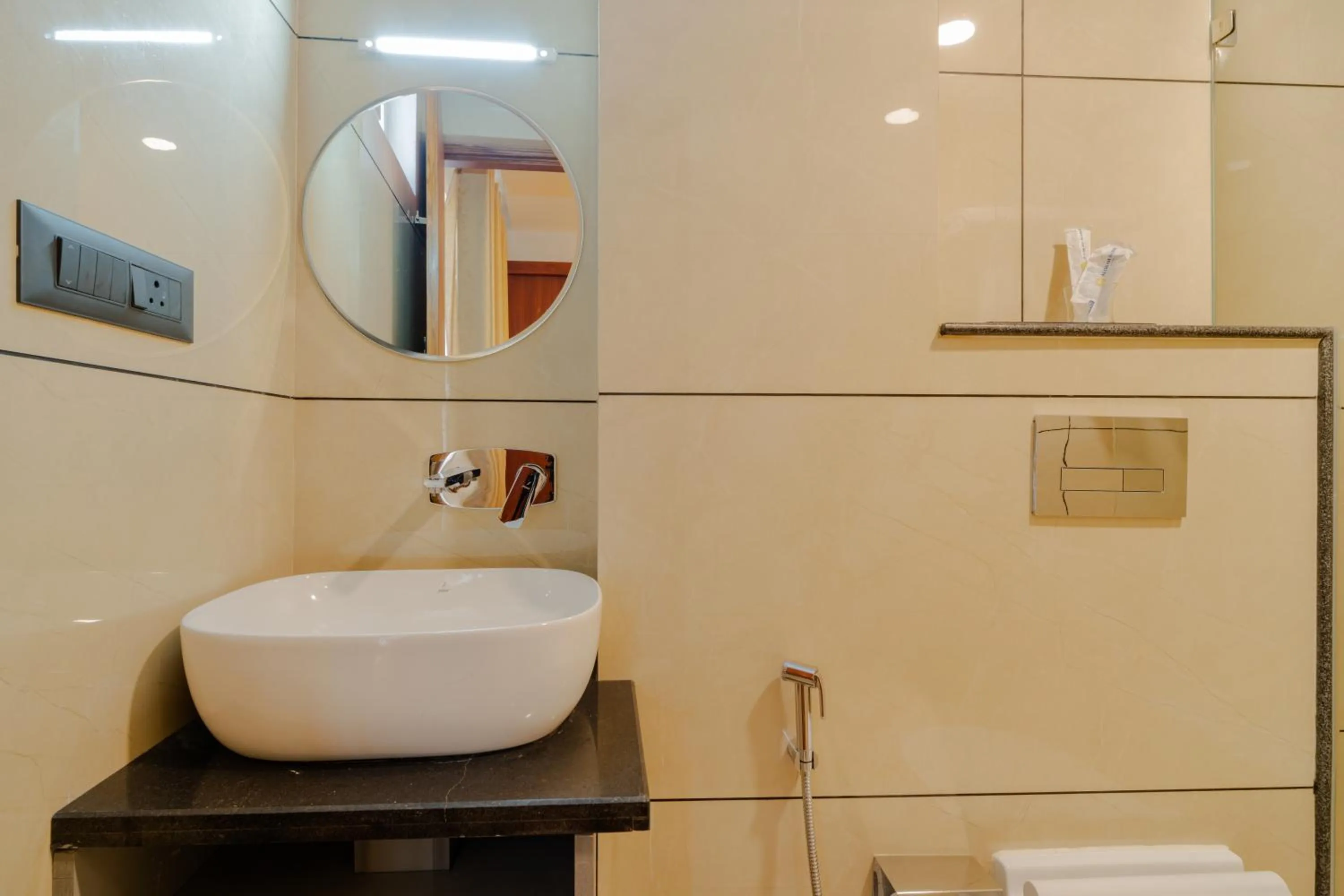 Shower in Alokah Kashi