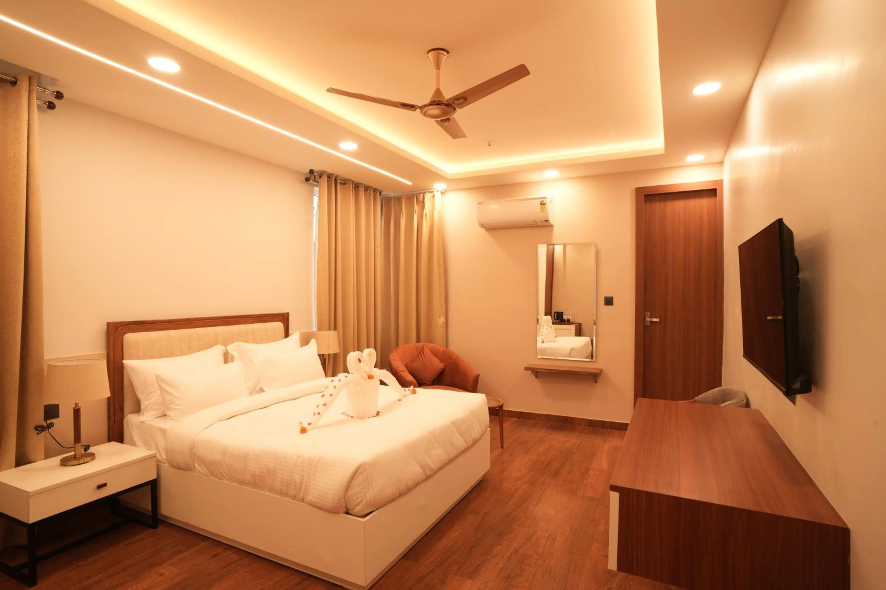 Bedroom, Bed in Alokah Kashi