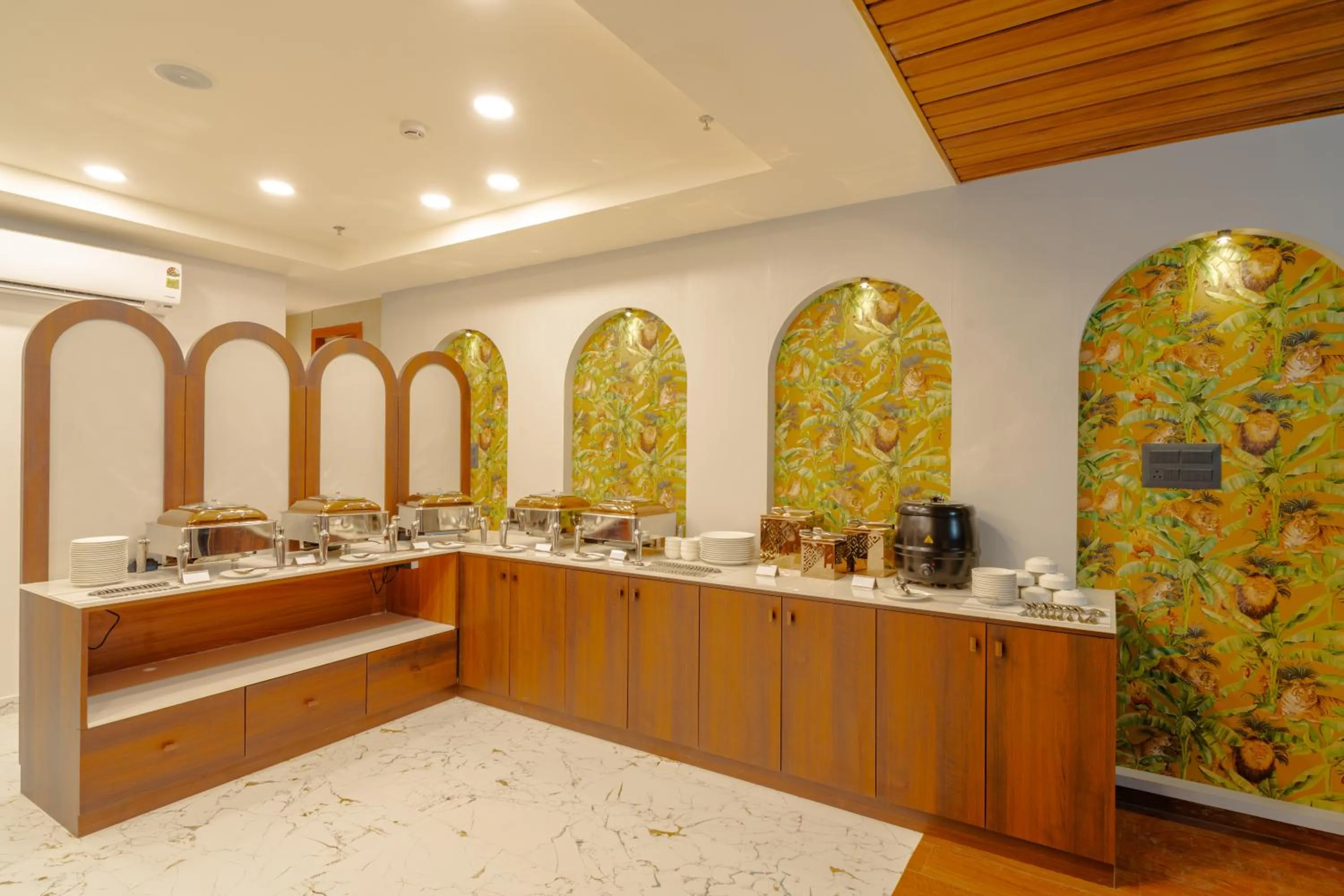 Restaurant/places to eat in Alokah Kashi