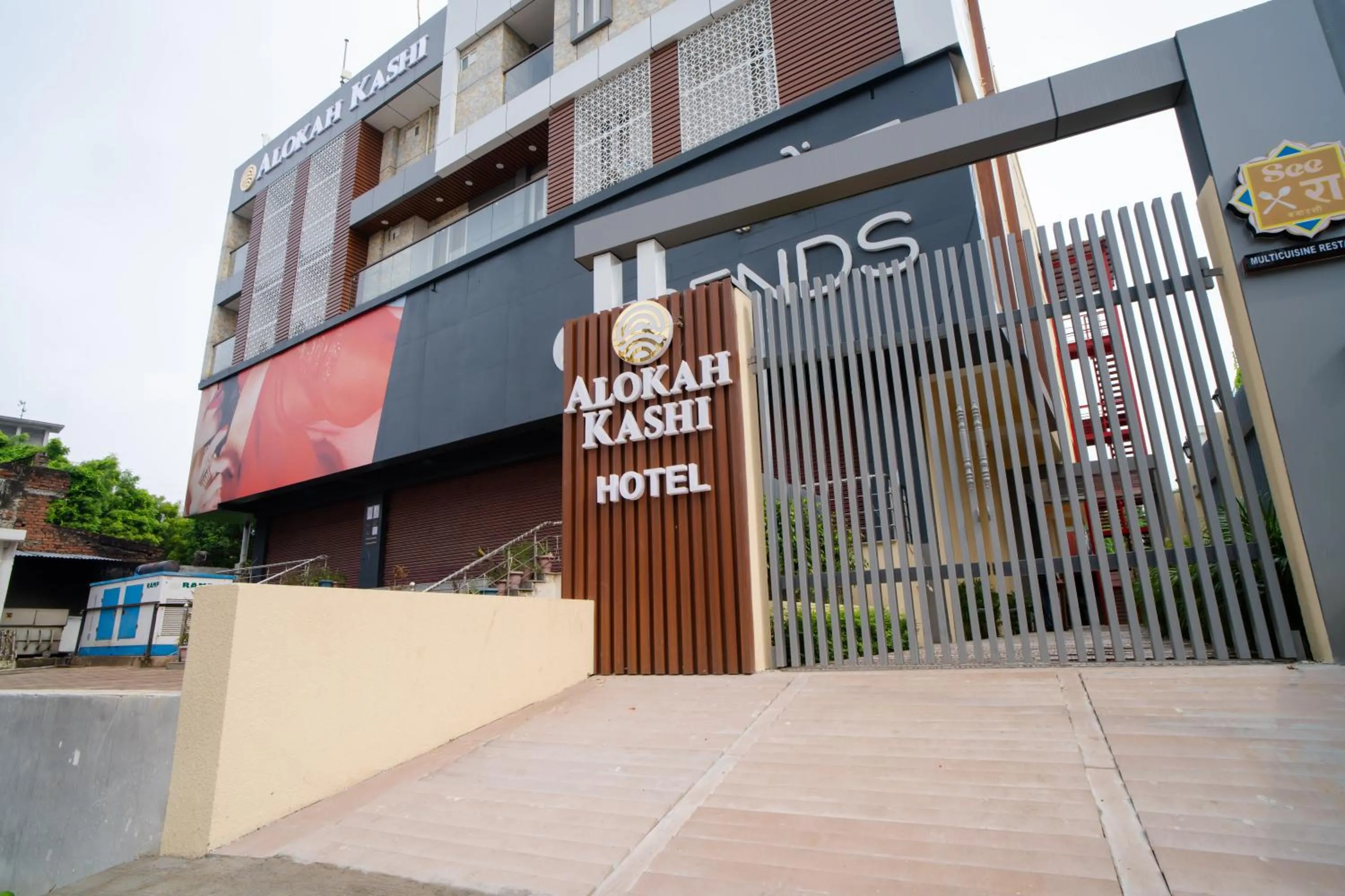 Facade/entrance in Alokah Kashi