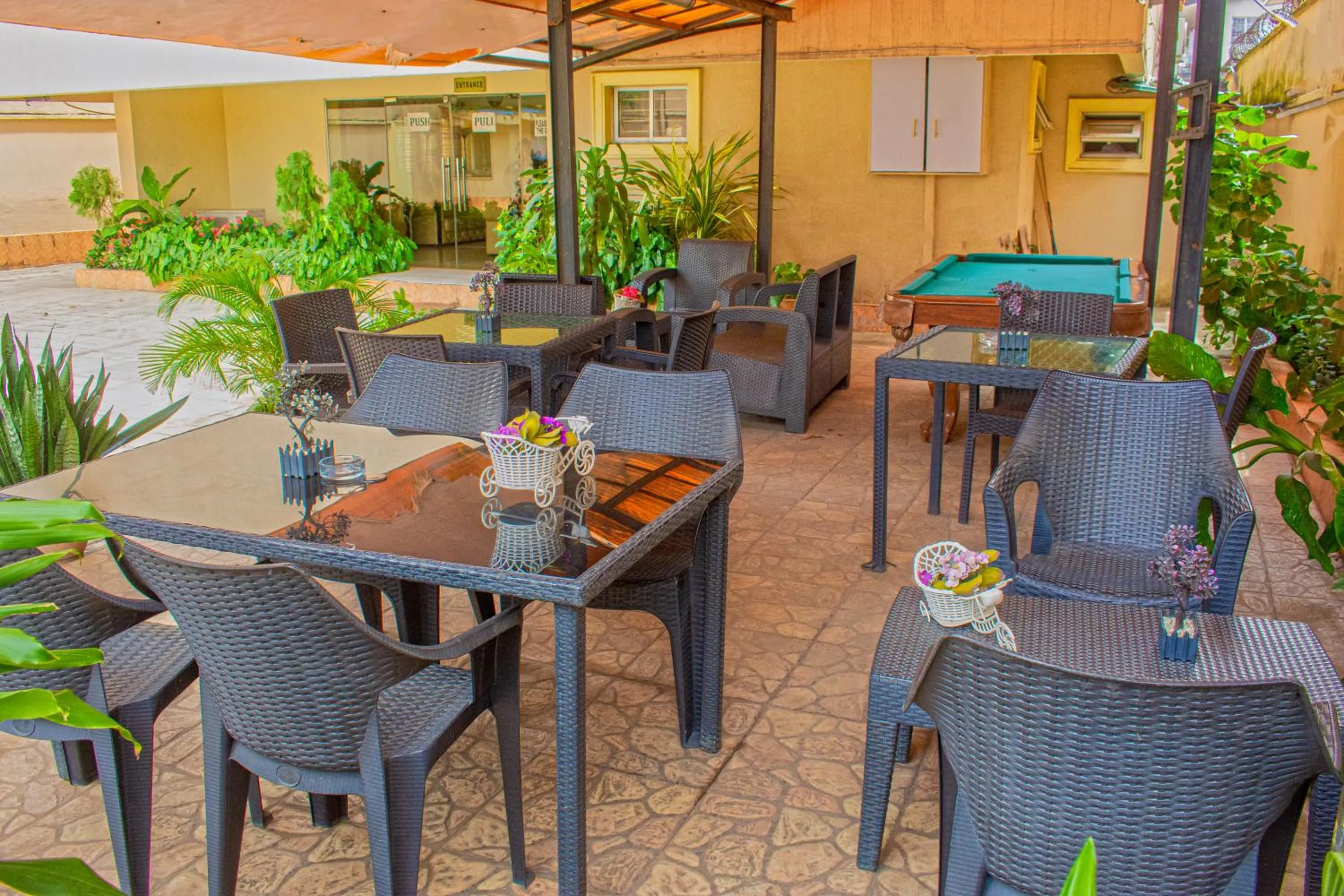 Restaurant/places to eat in EED Pension Boutique Hotel