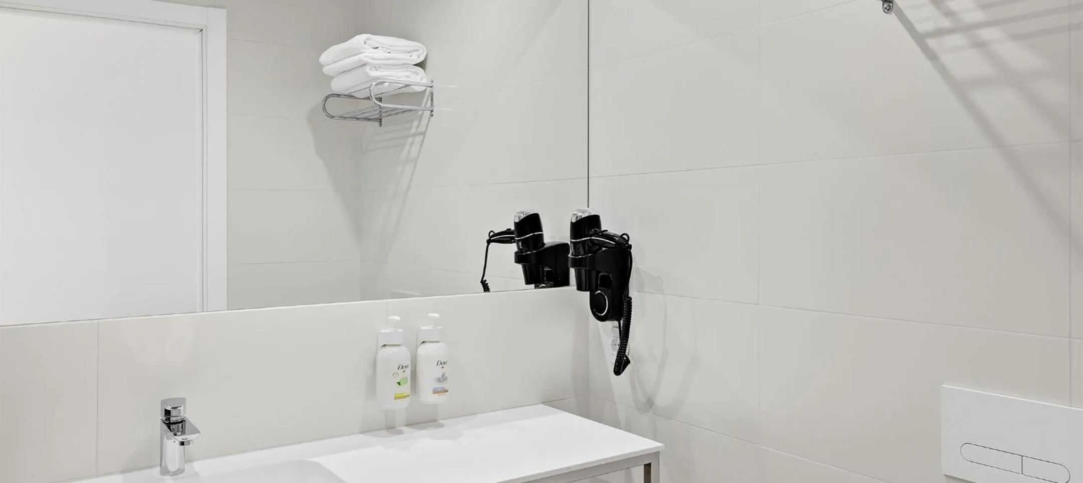 Shower in B&B HOTEL Madrid Tres Cantos