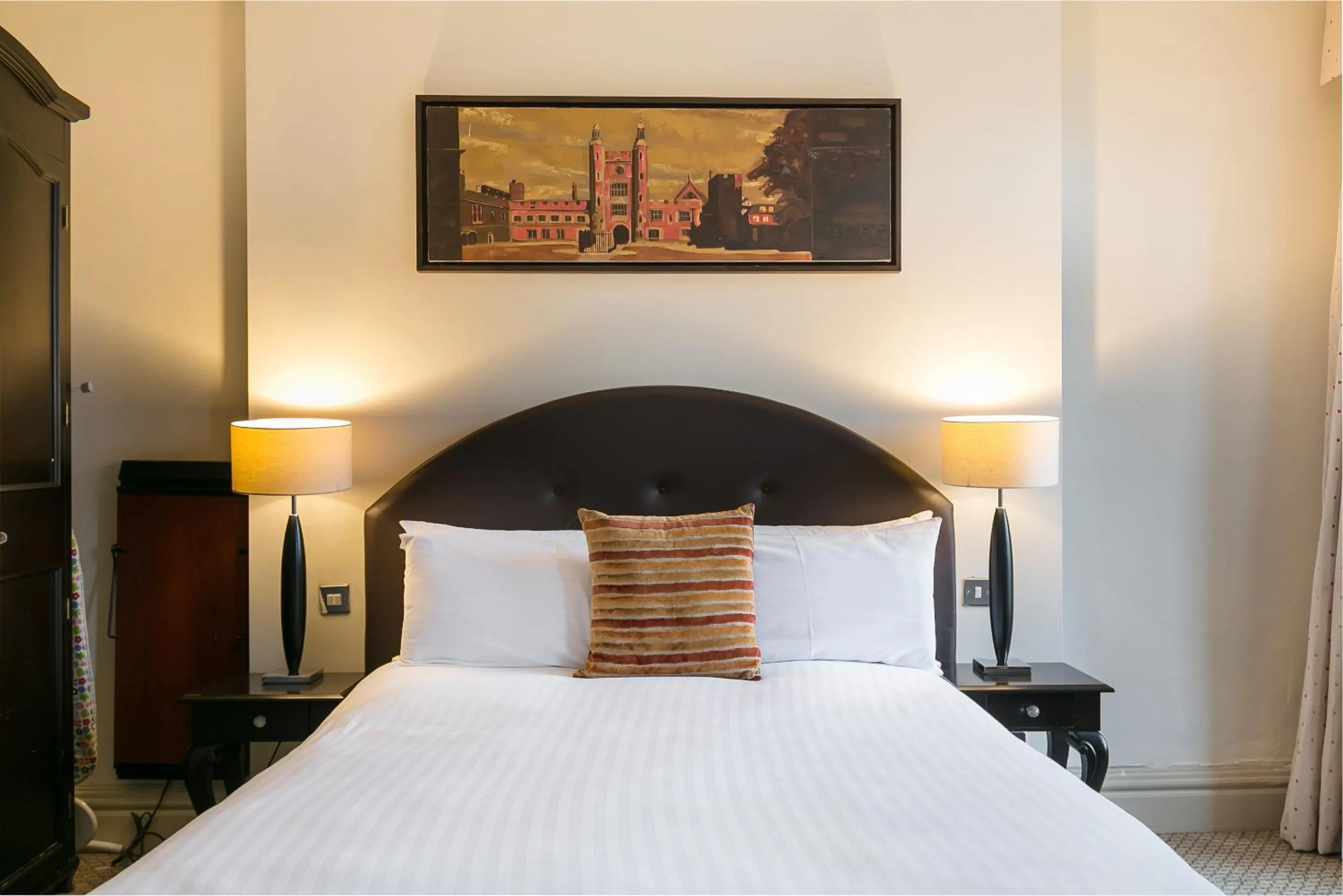 Bedroom, Bed in Harte & Garter