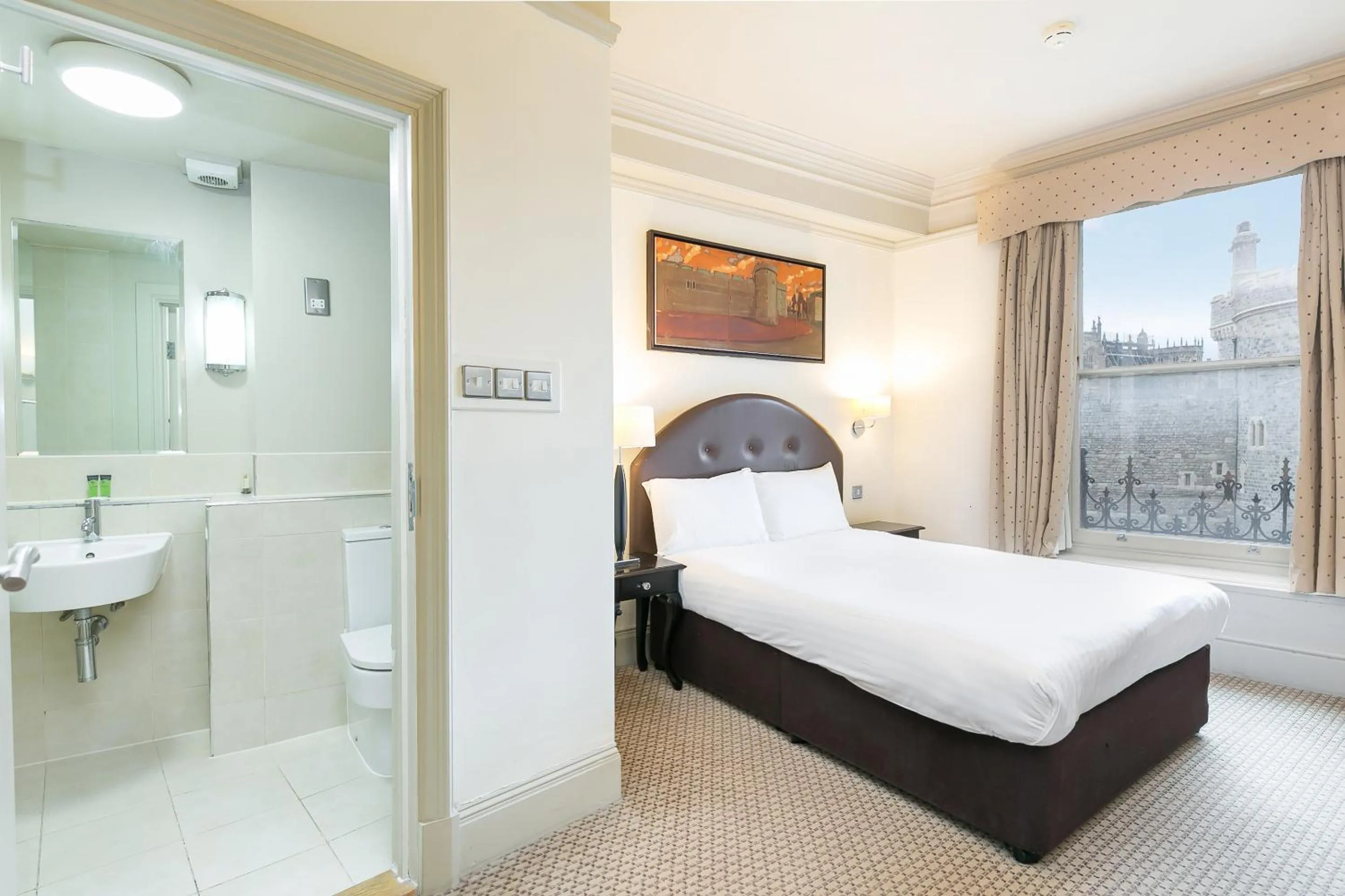 Bathroom, Bed in Harte & Garter