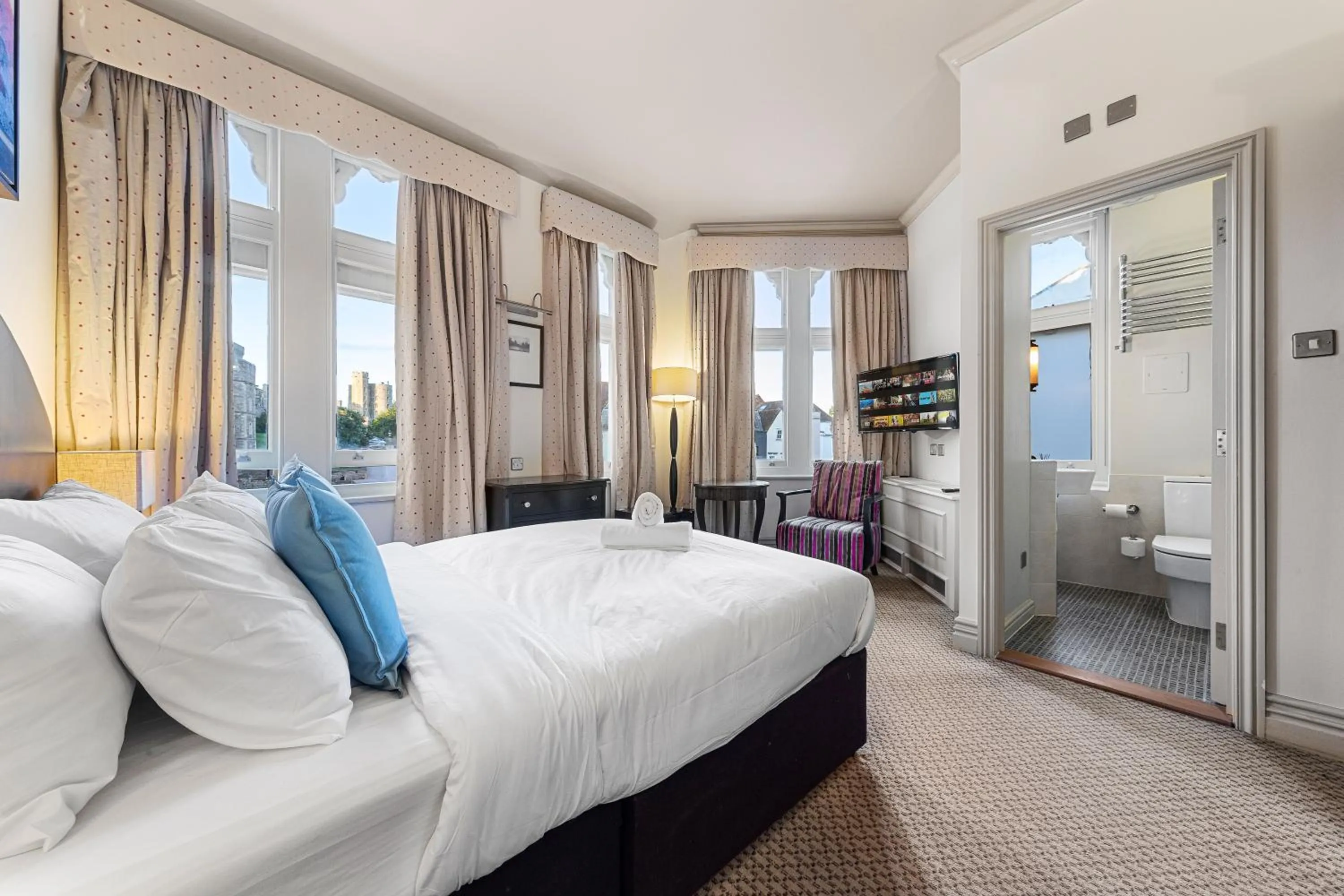 Bedroom, Bed in Harte & Garter