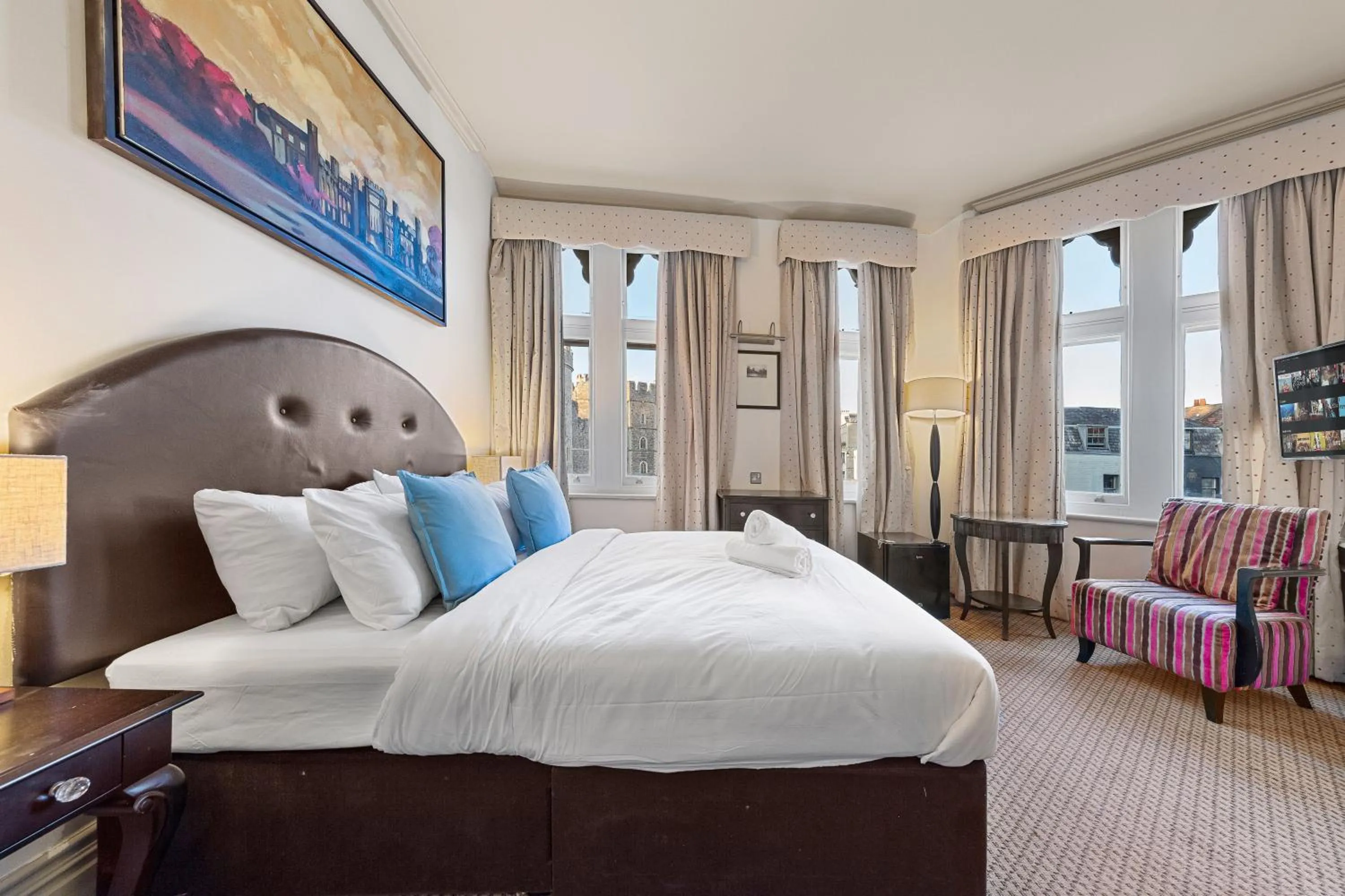 Photo of the whole room, Bed in Harte & Garter