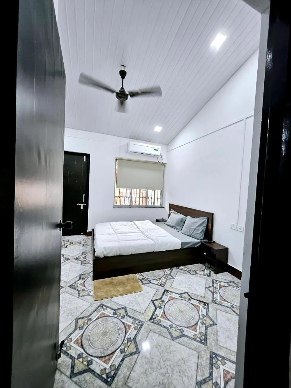 Bedroom, Bed in Don's Villa - Lonavala