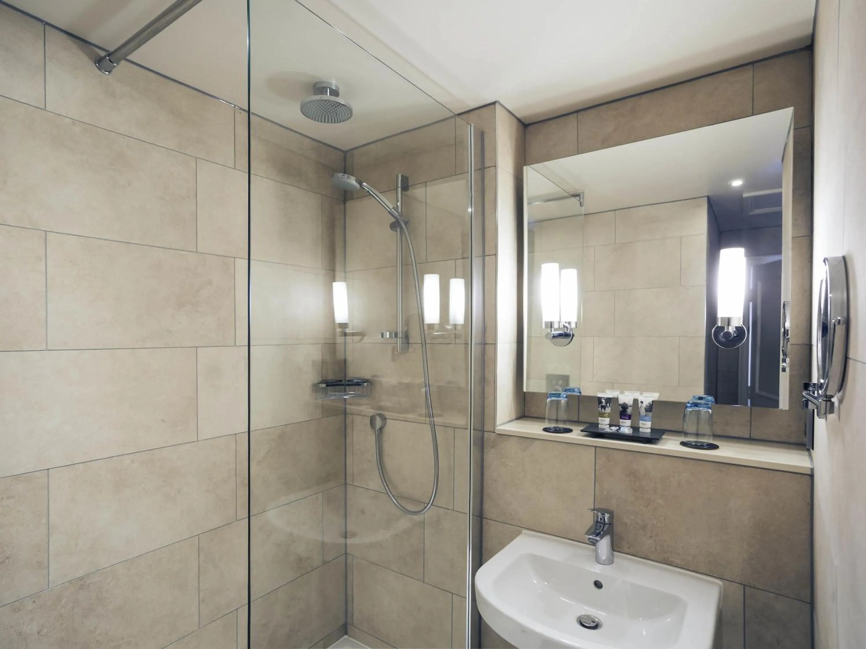 Bedroom in Mercure Oxford Eastgate Hotel