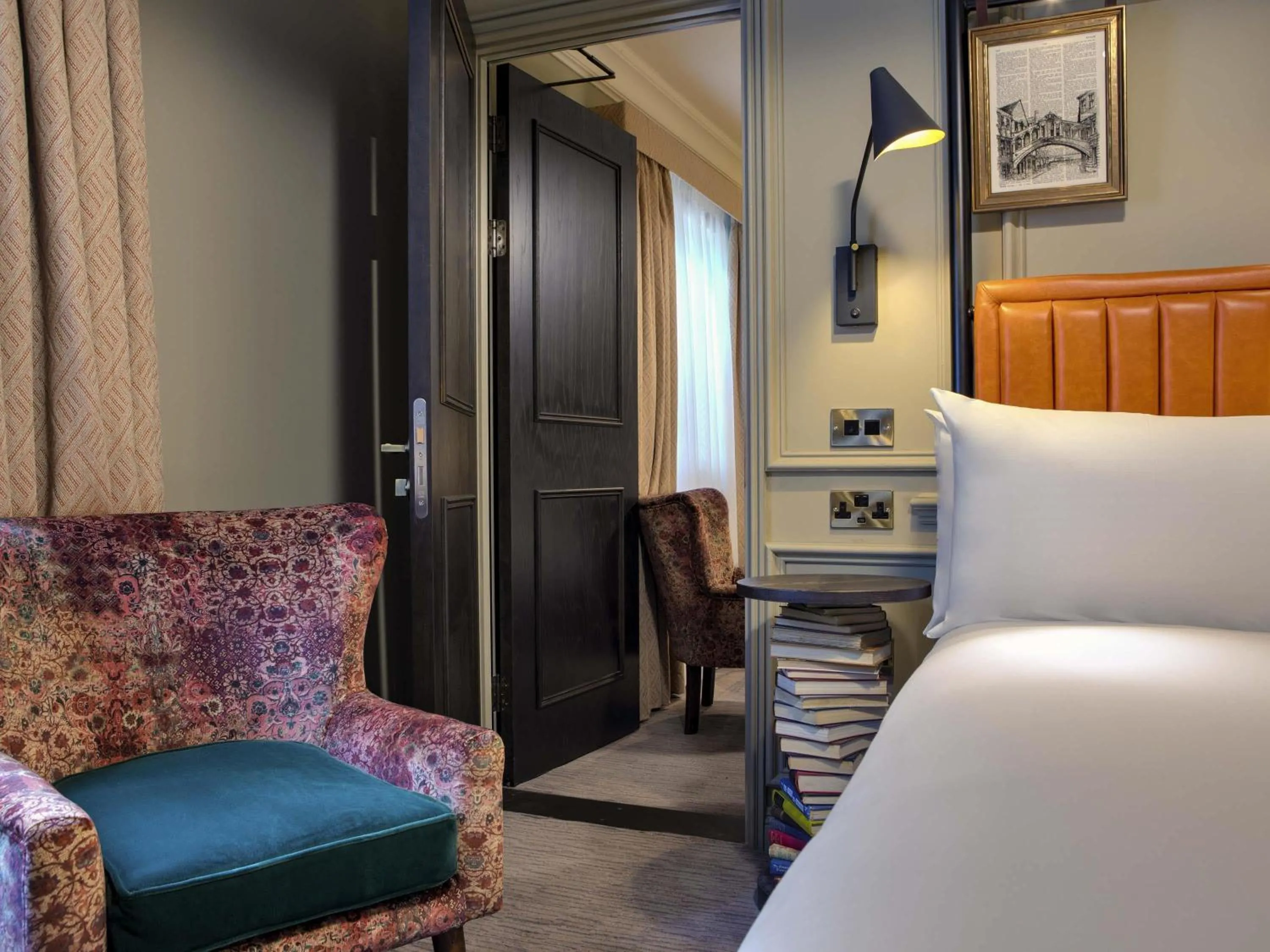 Bedroom, Bed in Mercure Oxford Eastgate Hotel