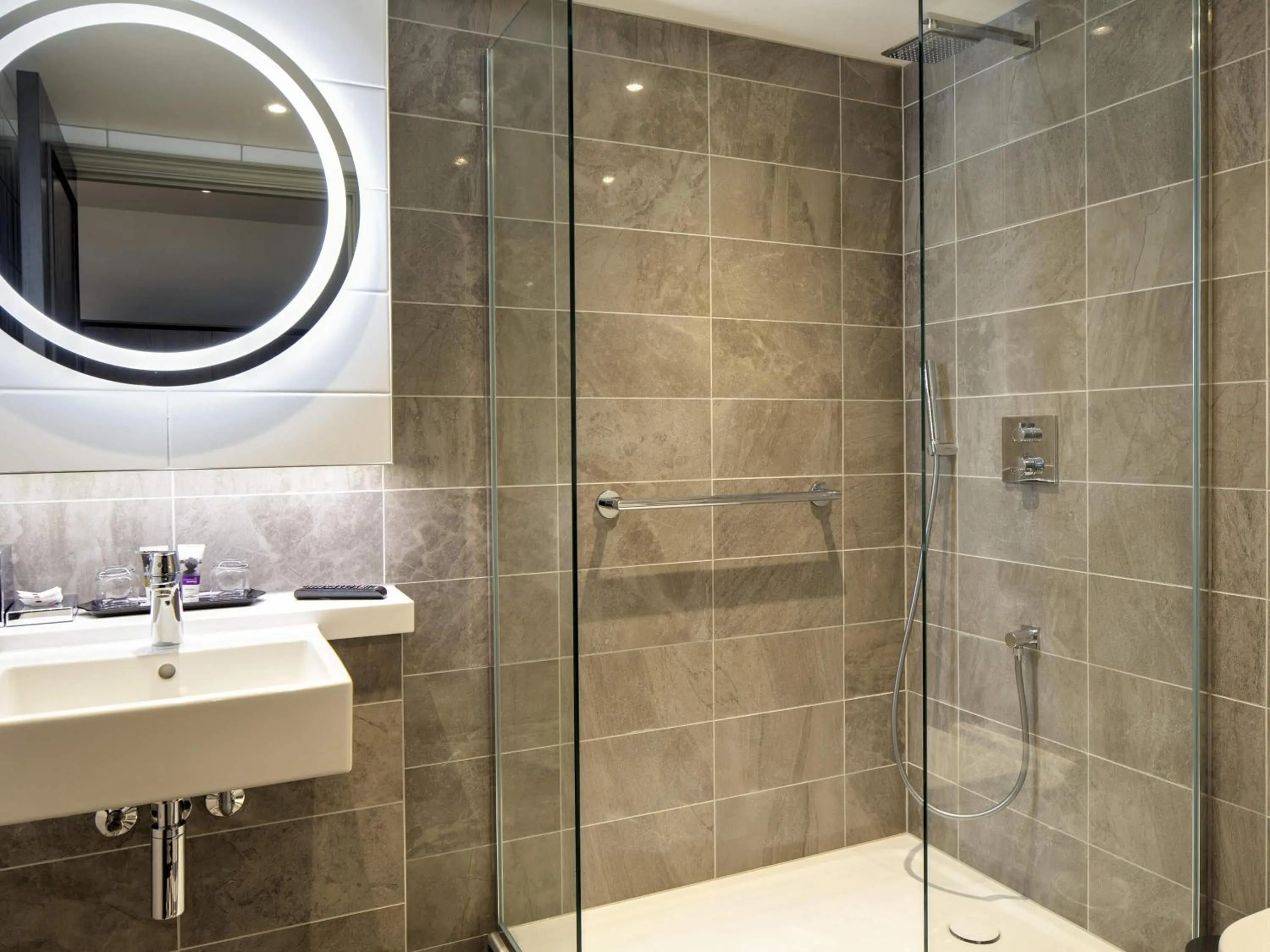 Bedroom in Mercure Oxford Eastgate Hotel