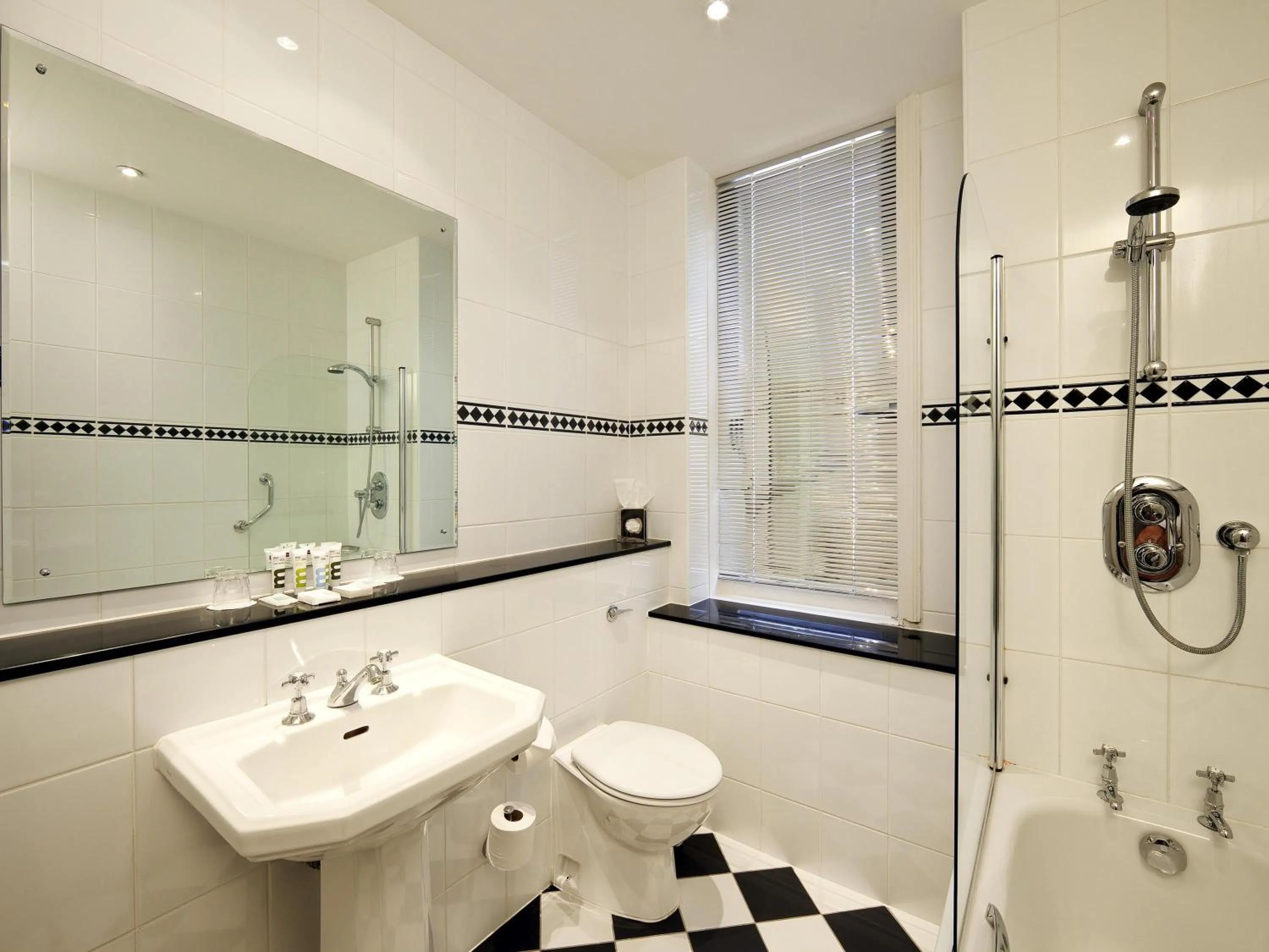 Bedroom in Mercure Oxford Eastgate Hotel