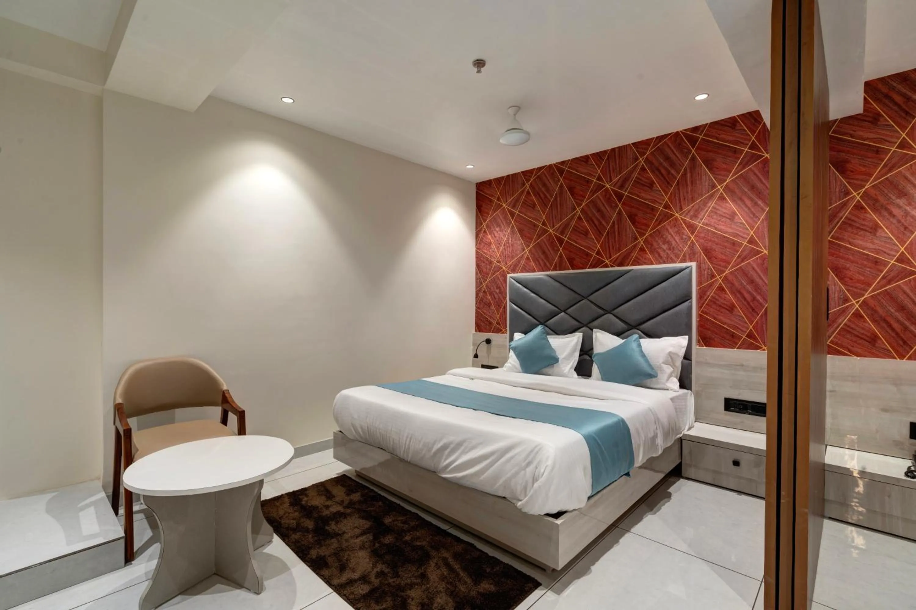 Bed in Hotel Shrimad Villa Gandhinagar