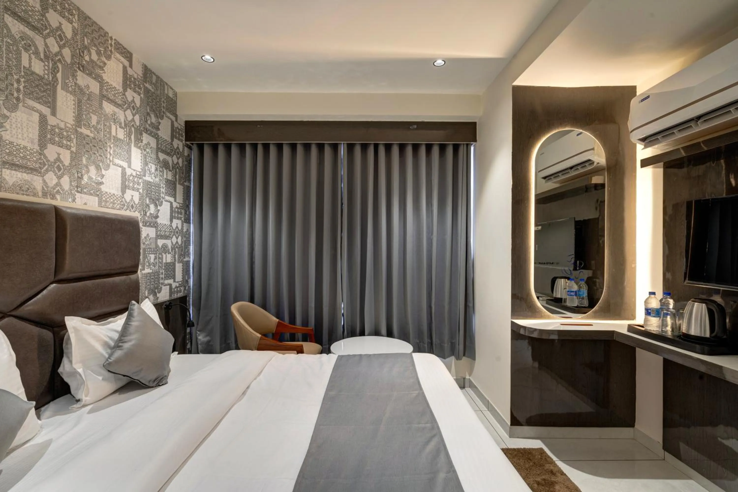 Bed in Hotel Shrimad Villa Gandhinagar