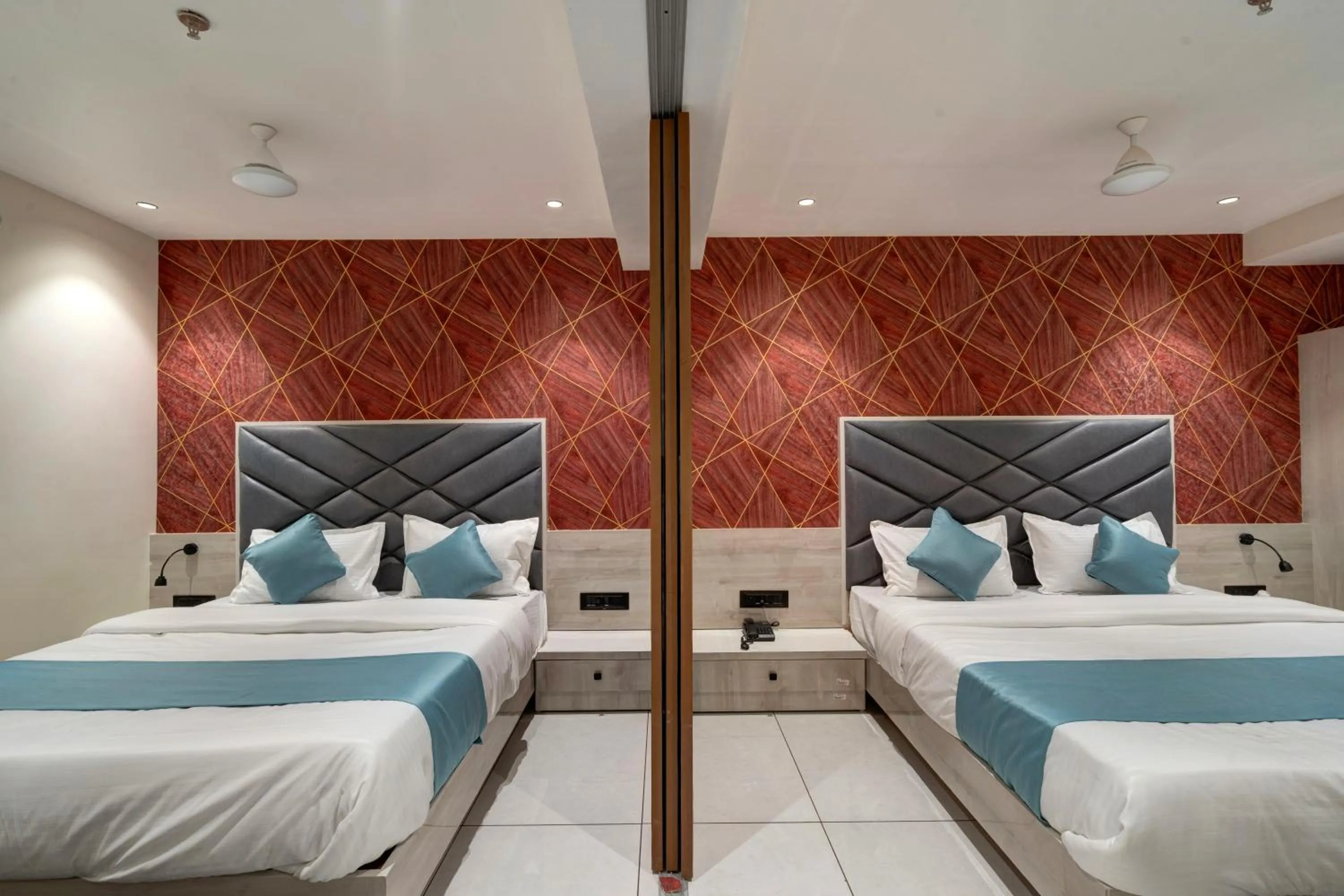 Bed in Hotel Shrimad Villa Gandhinagar