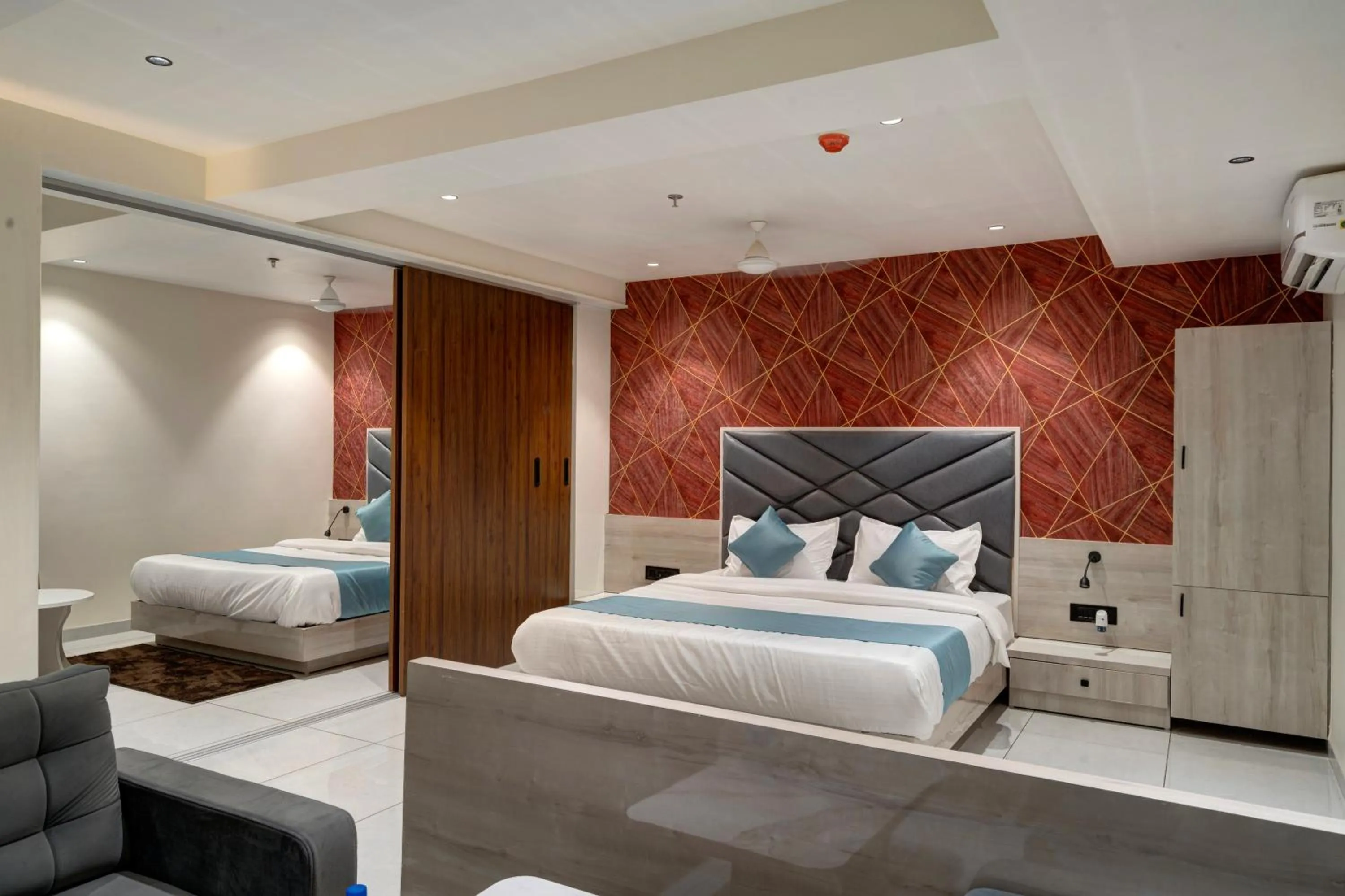 Bed in Hotel Shrimad Villa Gandhinagar