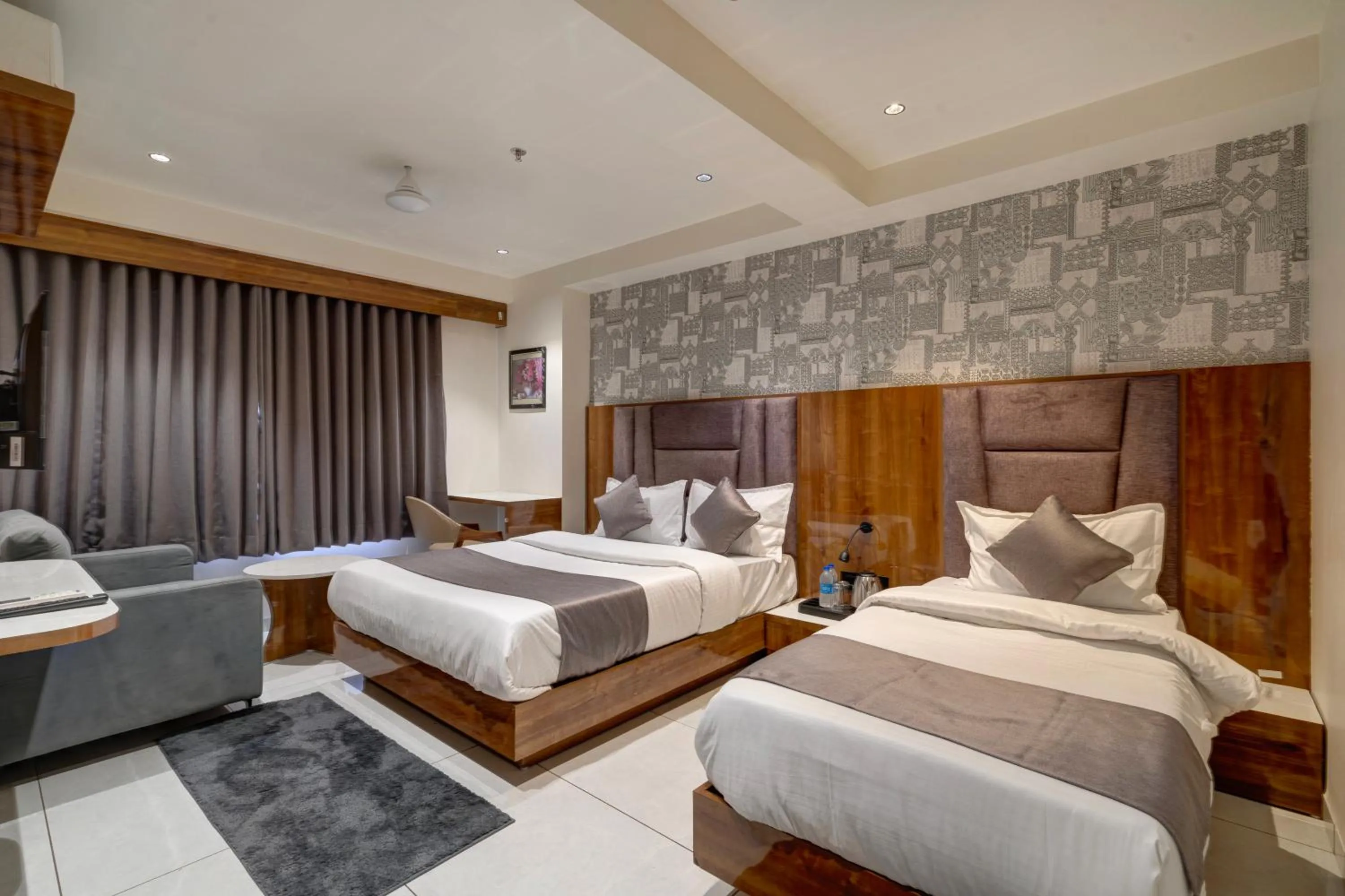 Bed in Hotel Shrimad Villa Gandhinagar