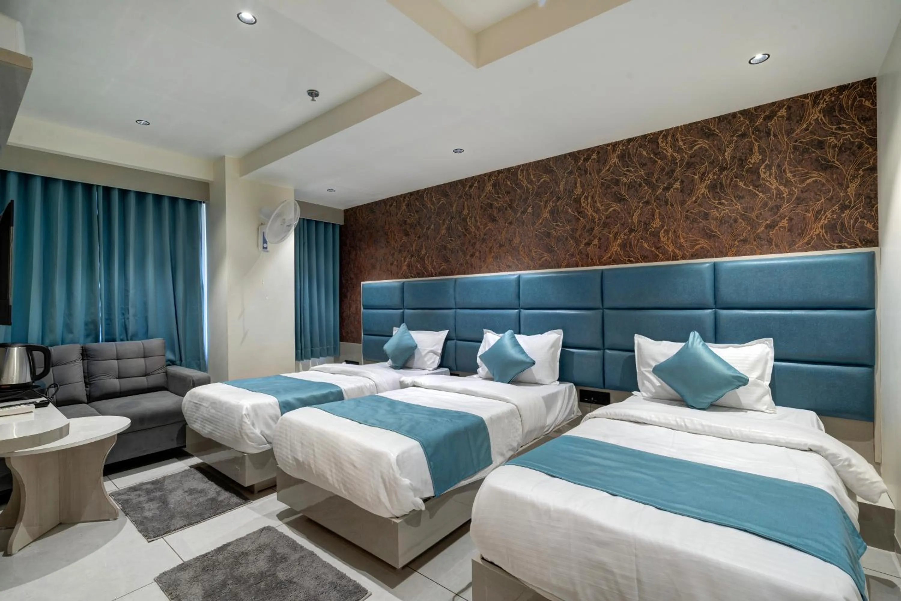 Bed in Hotel Shrimad Villa Gandhinagar