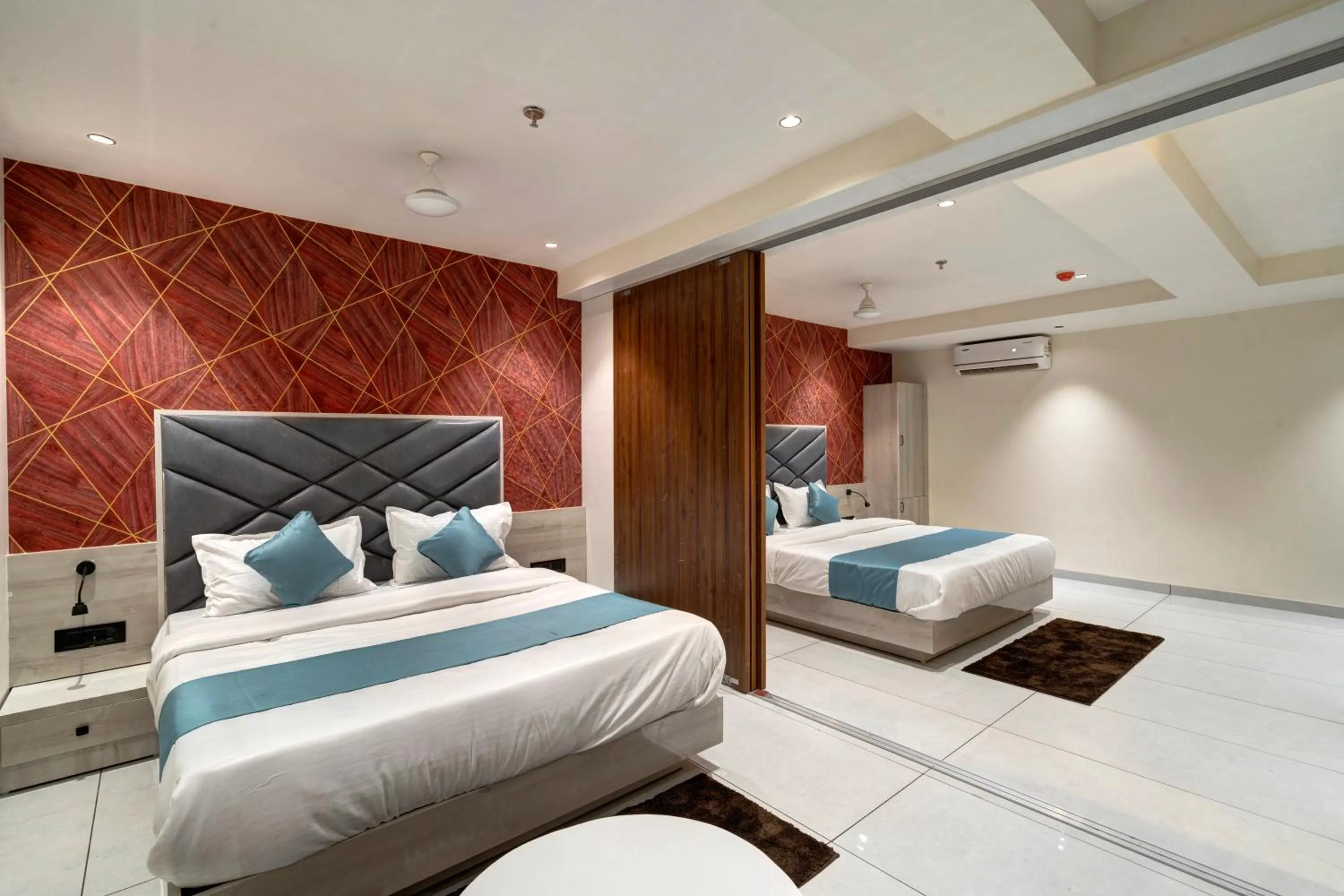 Bed in Hotel Shrimad Villa Gandhinagar