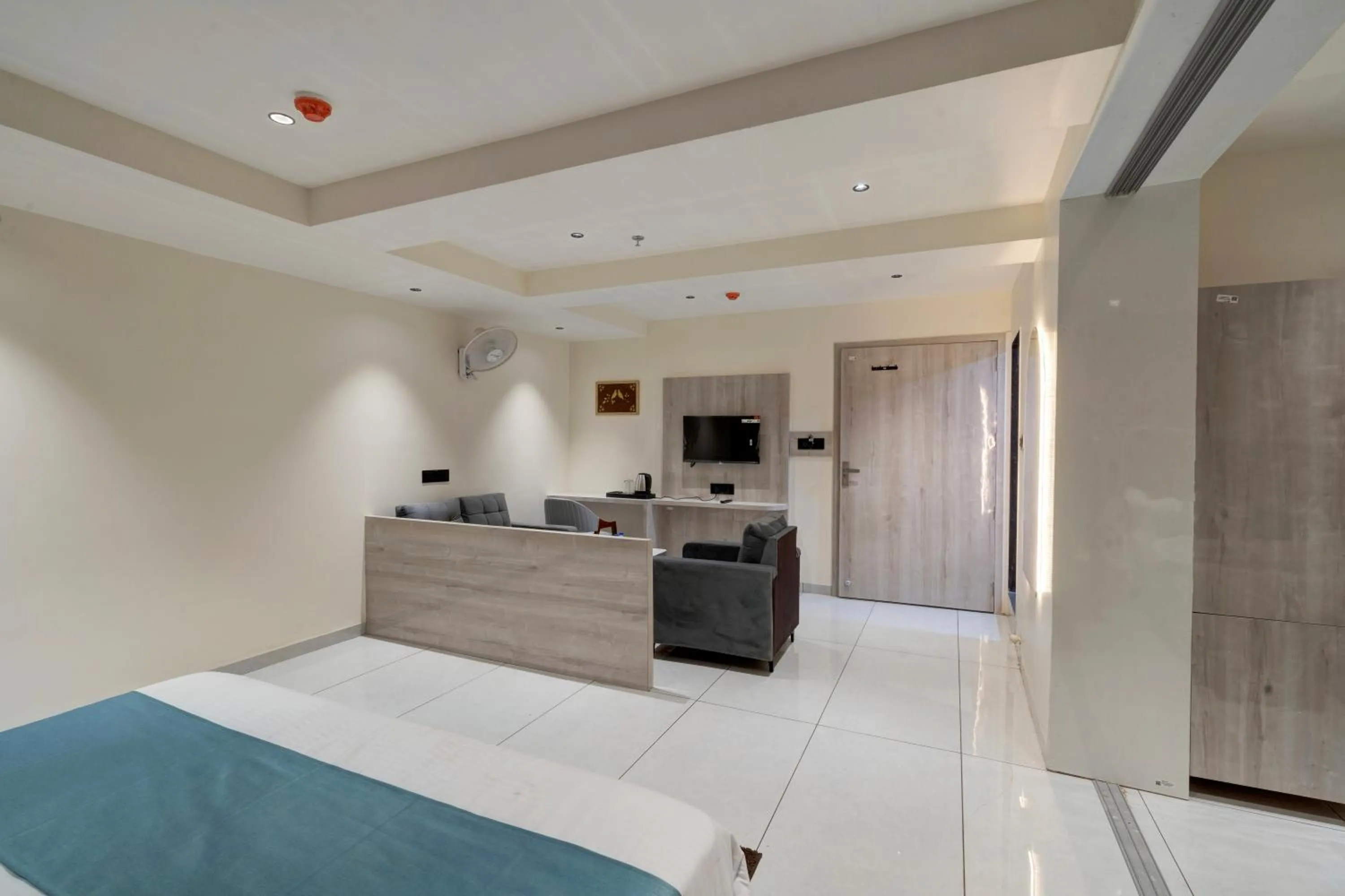 Bed in Hotel Shrimad Villa Gandhinagar