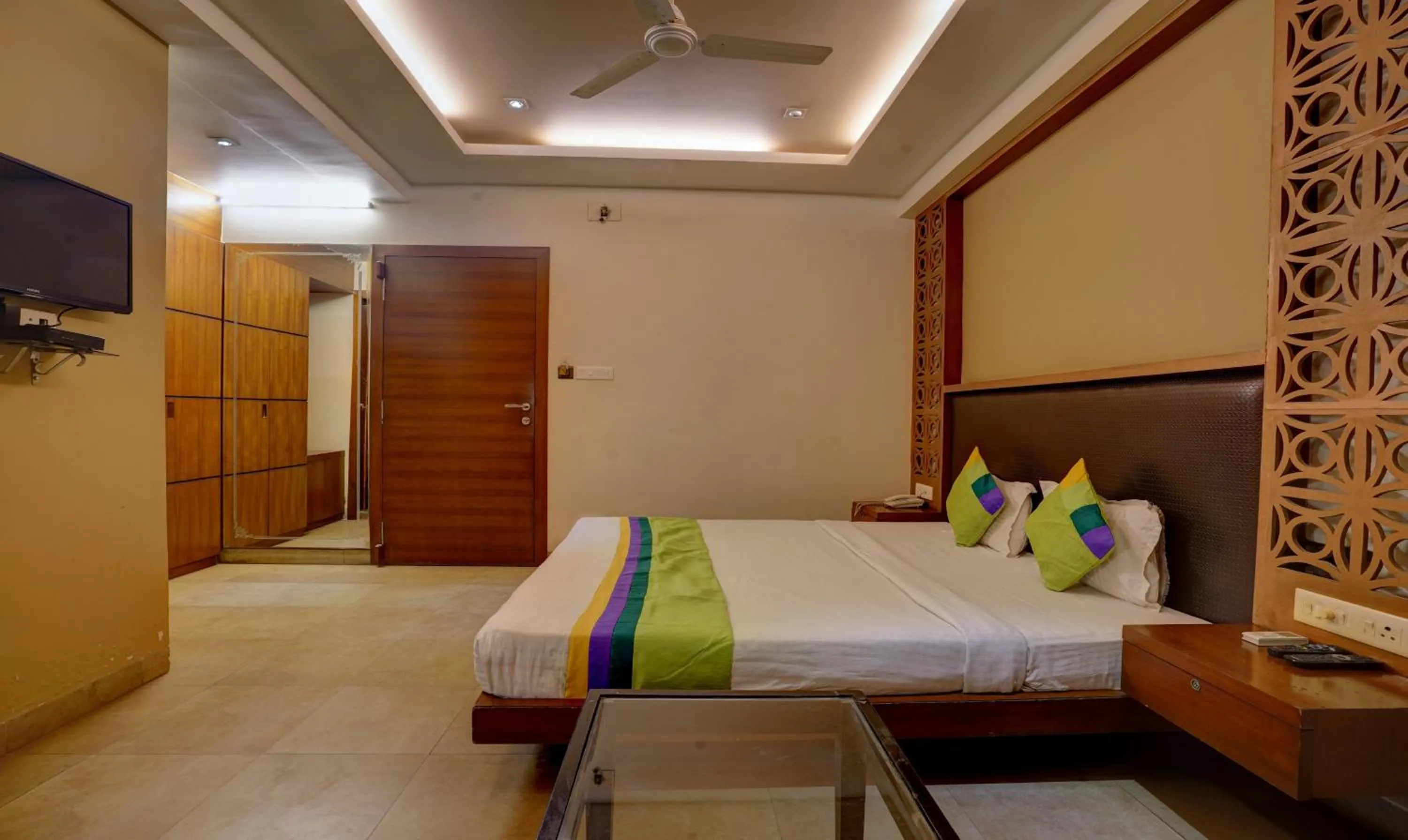 Bedroom, Bed in Treebo B&B