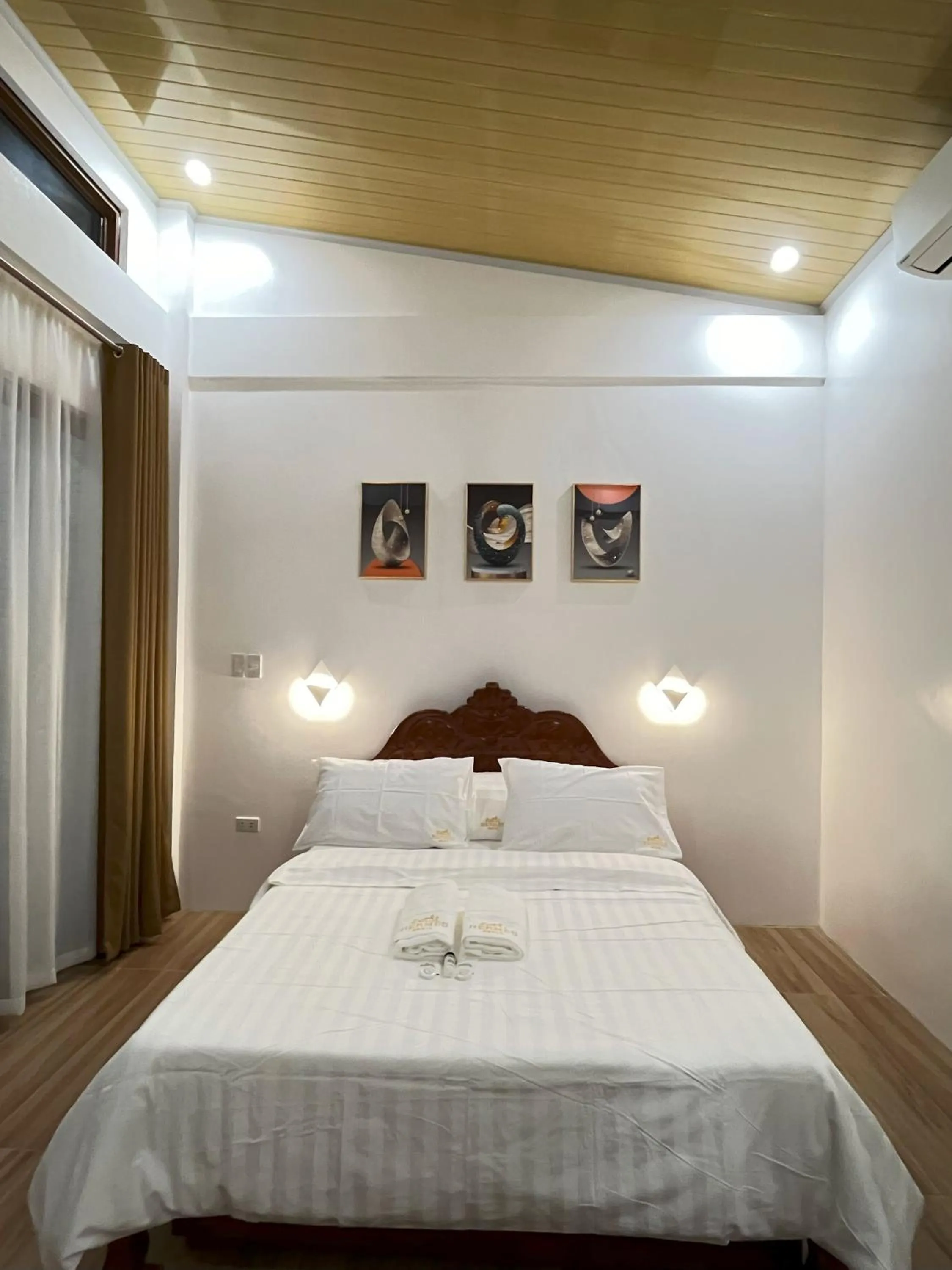 Bed in Villa Mercedes Private Resort