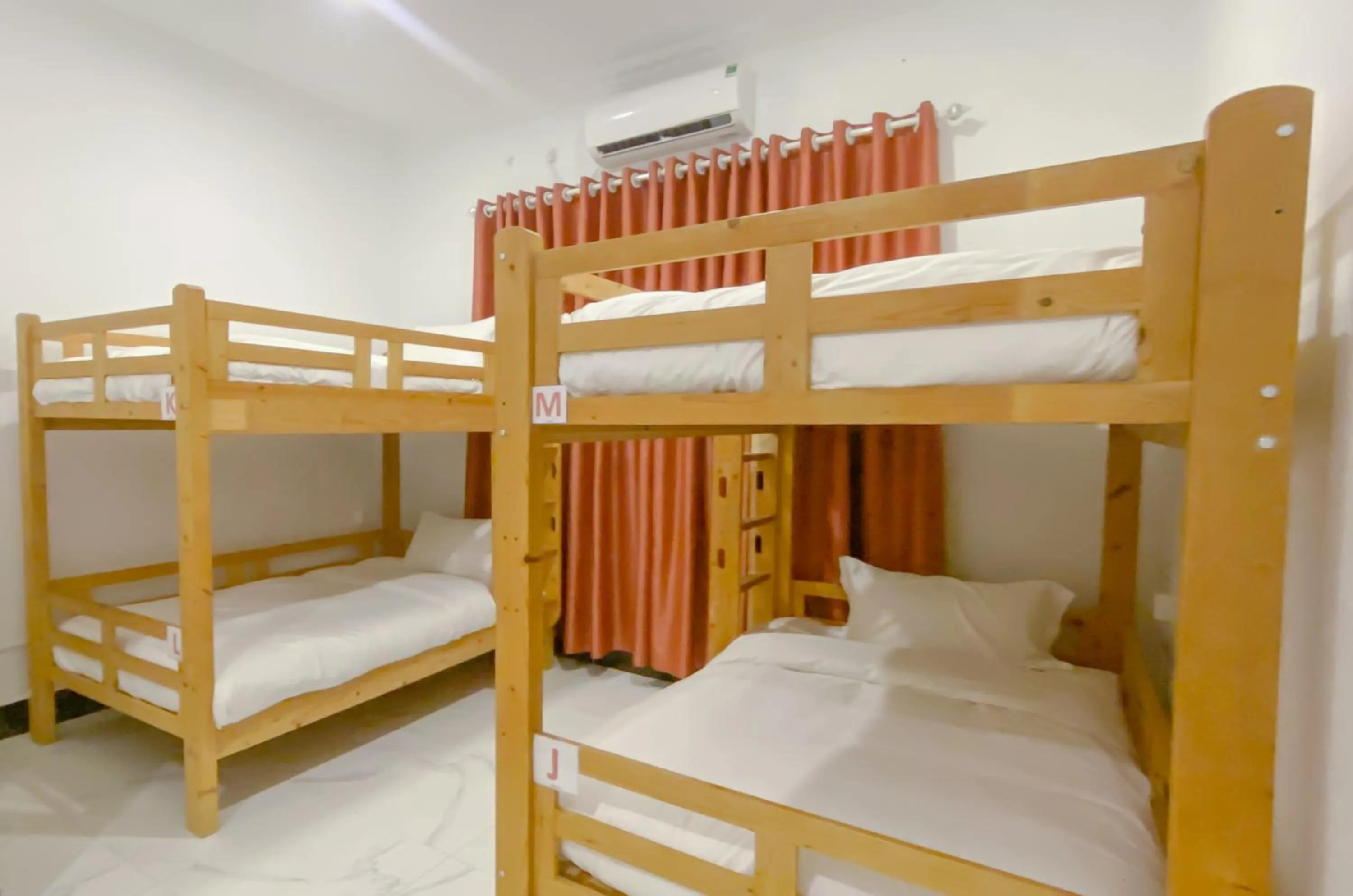 bunk bed, Bed in Easy Backpackers Paradise
