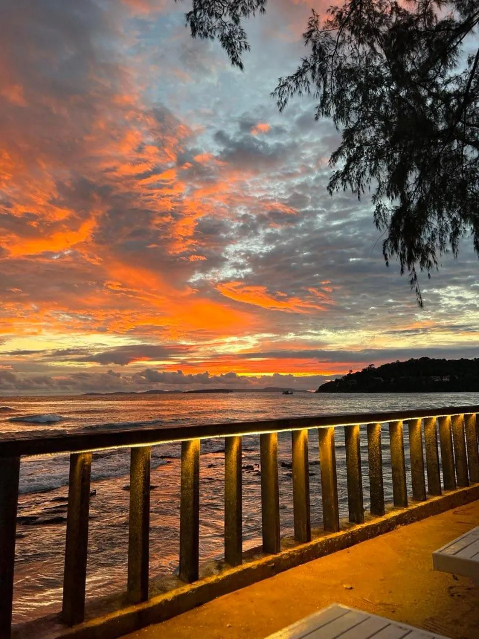 Sunset in Easy Backpackers Paradise