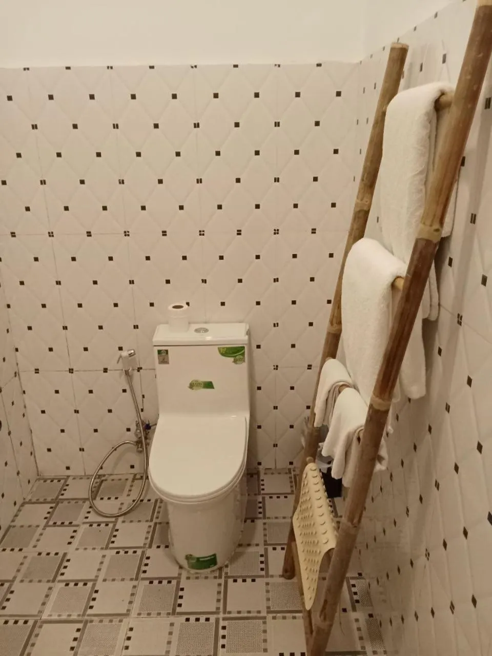 Bathroom in Easy Backpackers Paradise