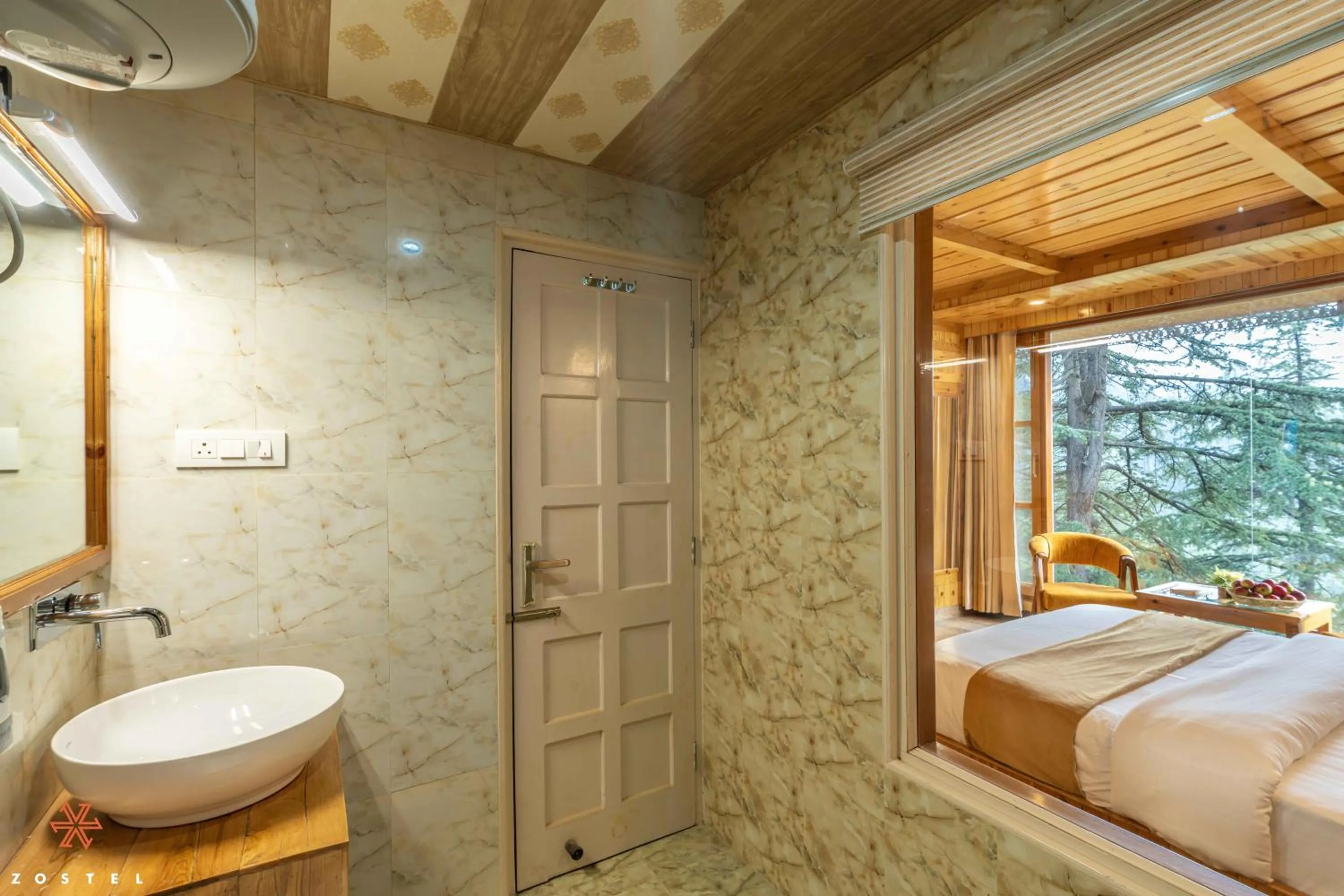 Bed in Zostel Kotgarh, Narkanda