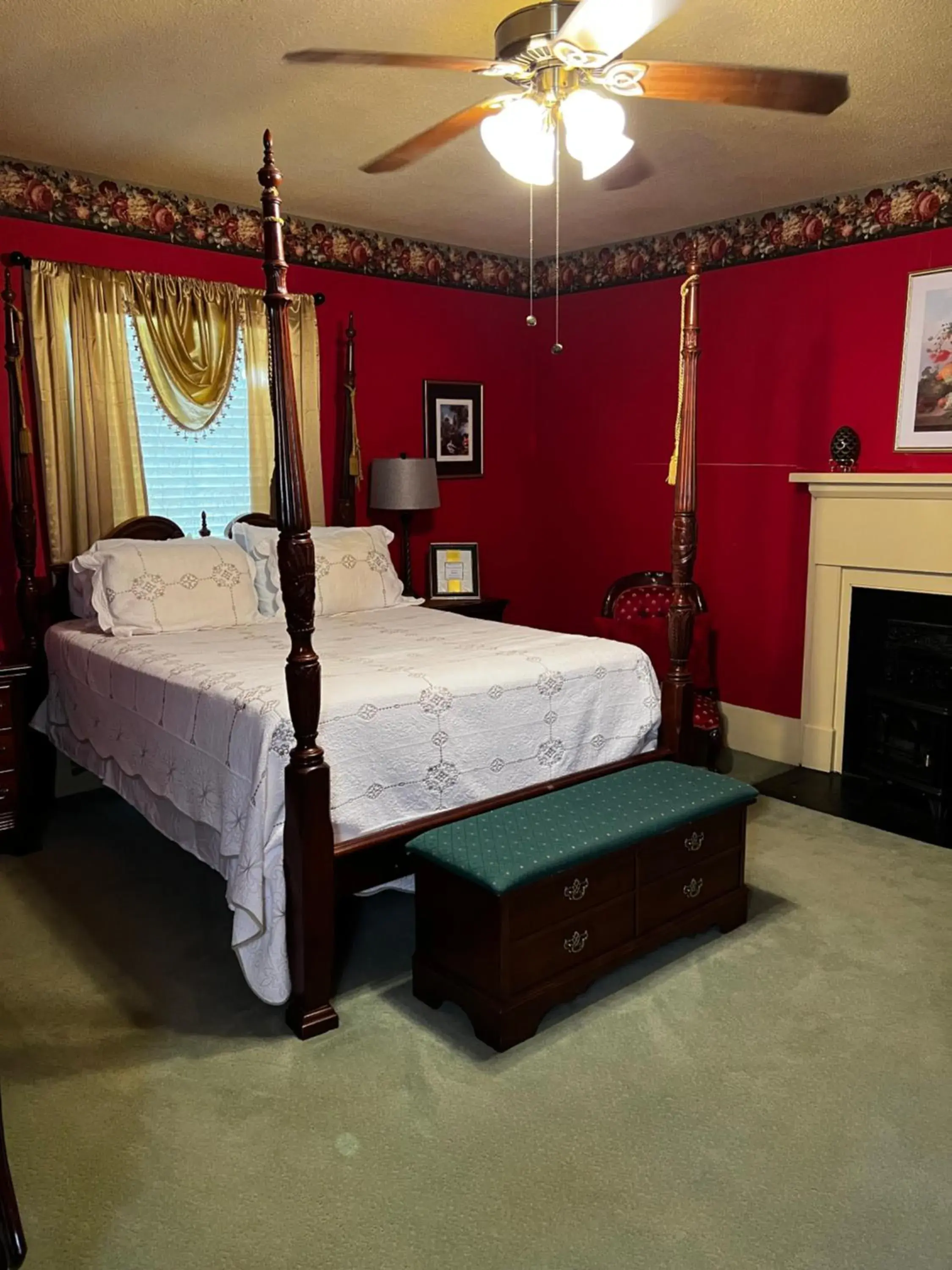 Triple Room with Shared Bathroom in Commodore Bed & Breakfast Triple Room with Shared Bathroom in Commodore Bed & Breakfast