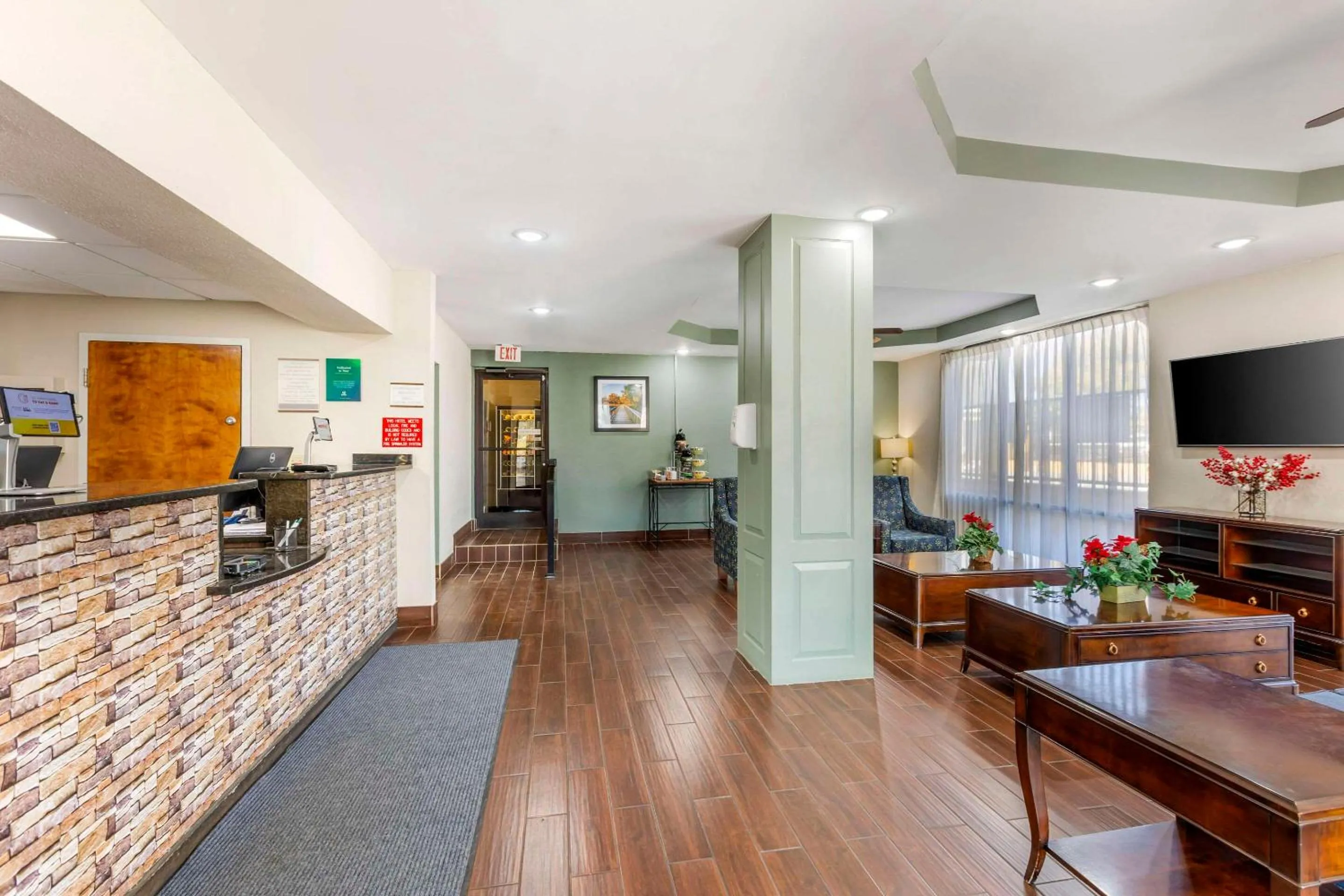 Lobby or reception in Suburban Studios Orangeburg