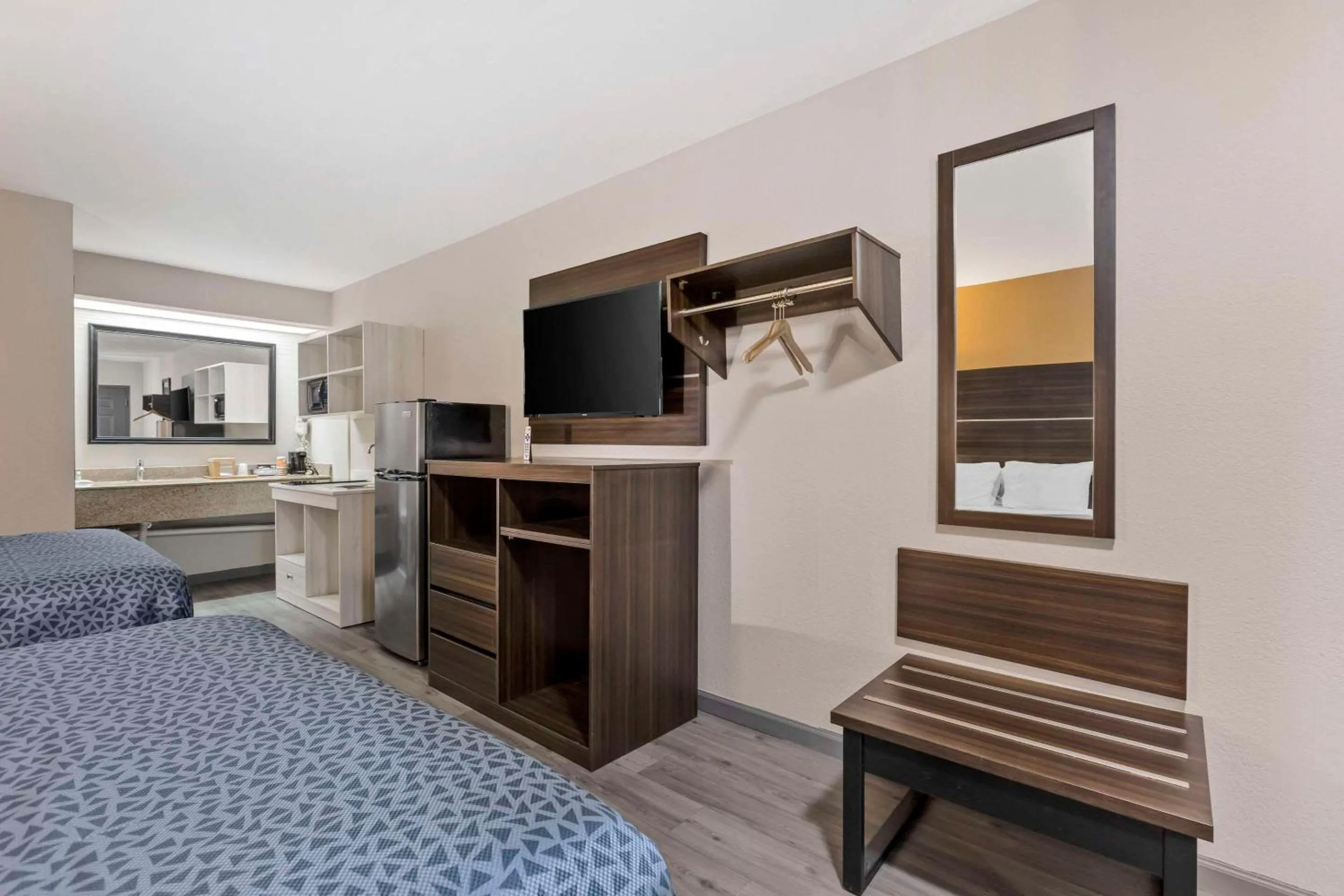 Bedroom, Bed in Suburban Studios Orangeburg