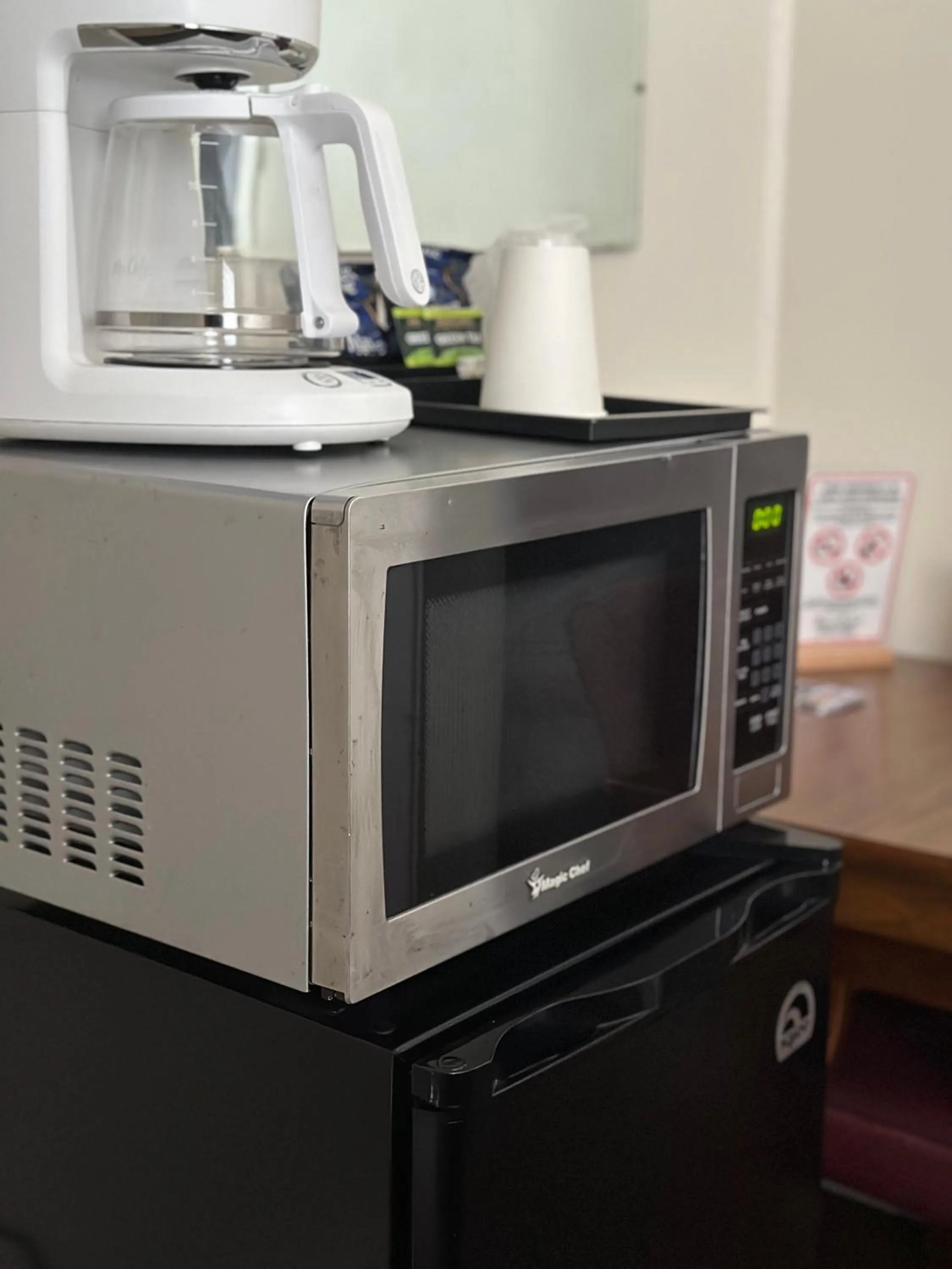 microwave in Grand Central Motel