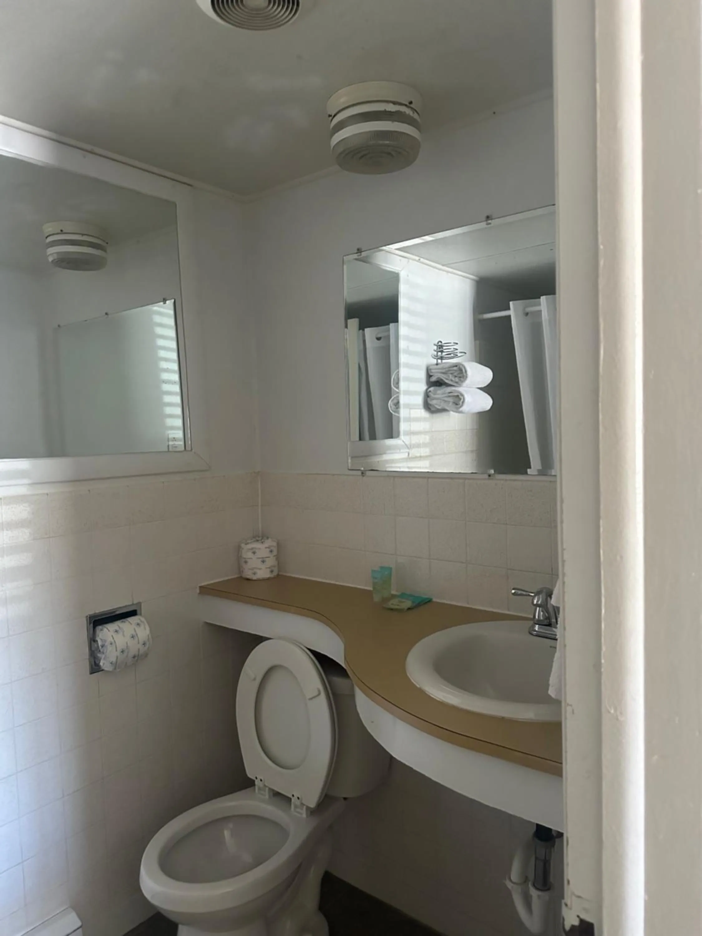 Bathroom in Grand Central Motel