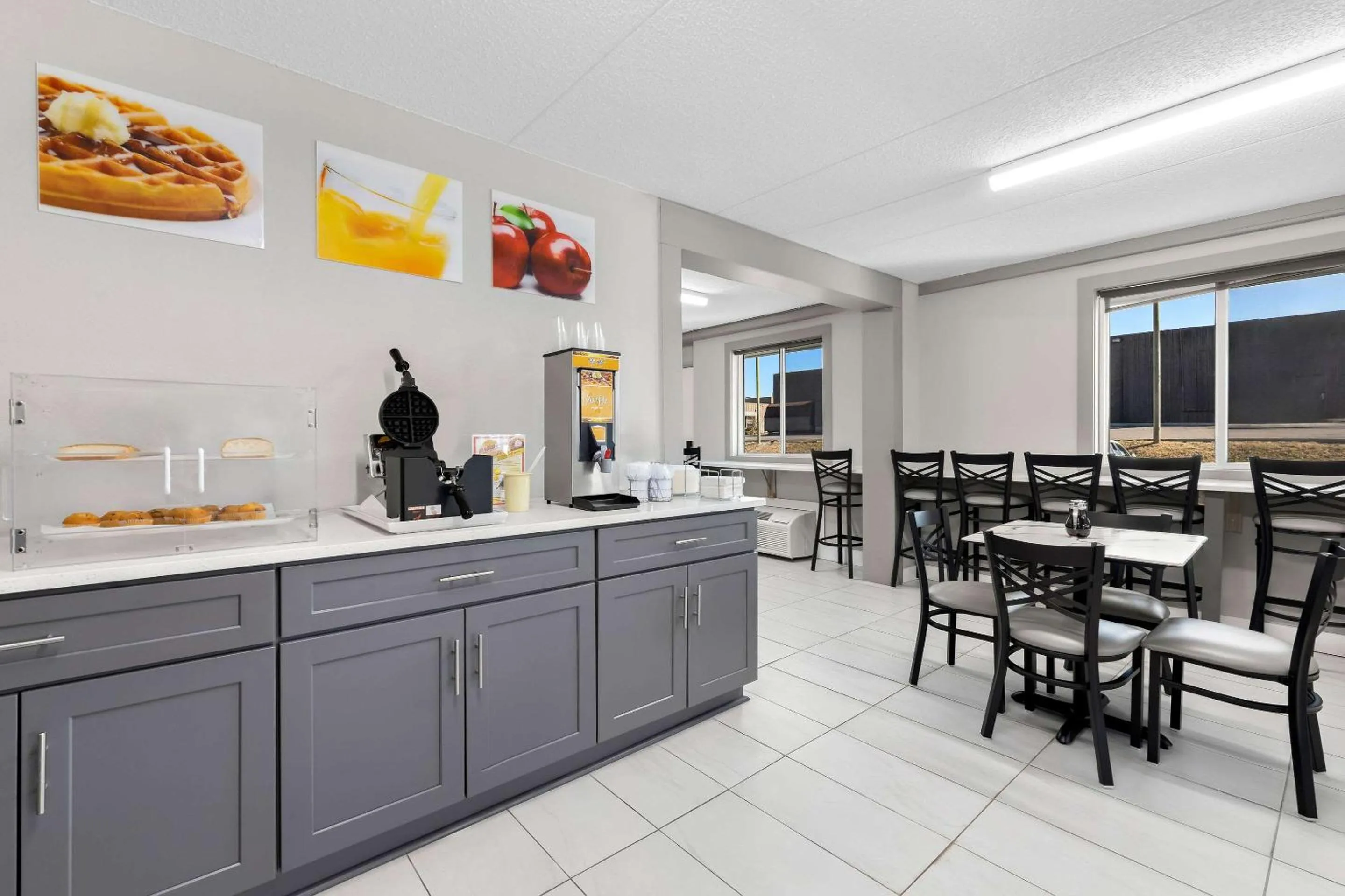 Breakfast in Quality Inn Nashville - Opryland Area