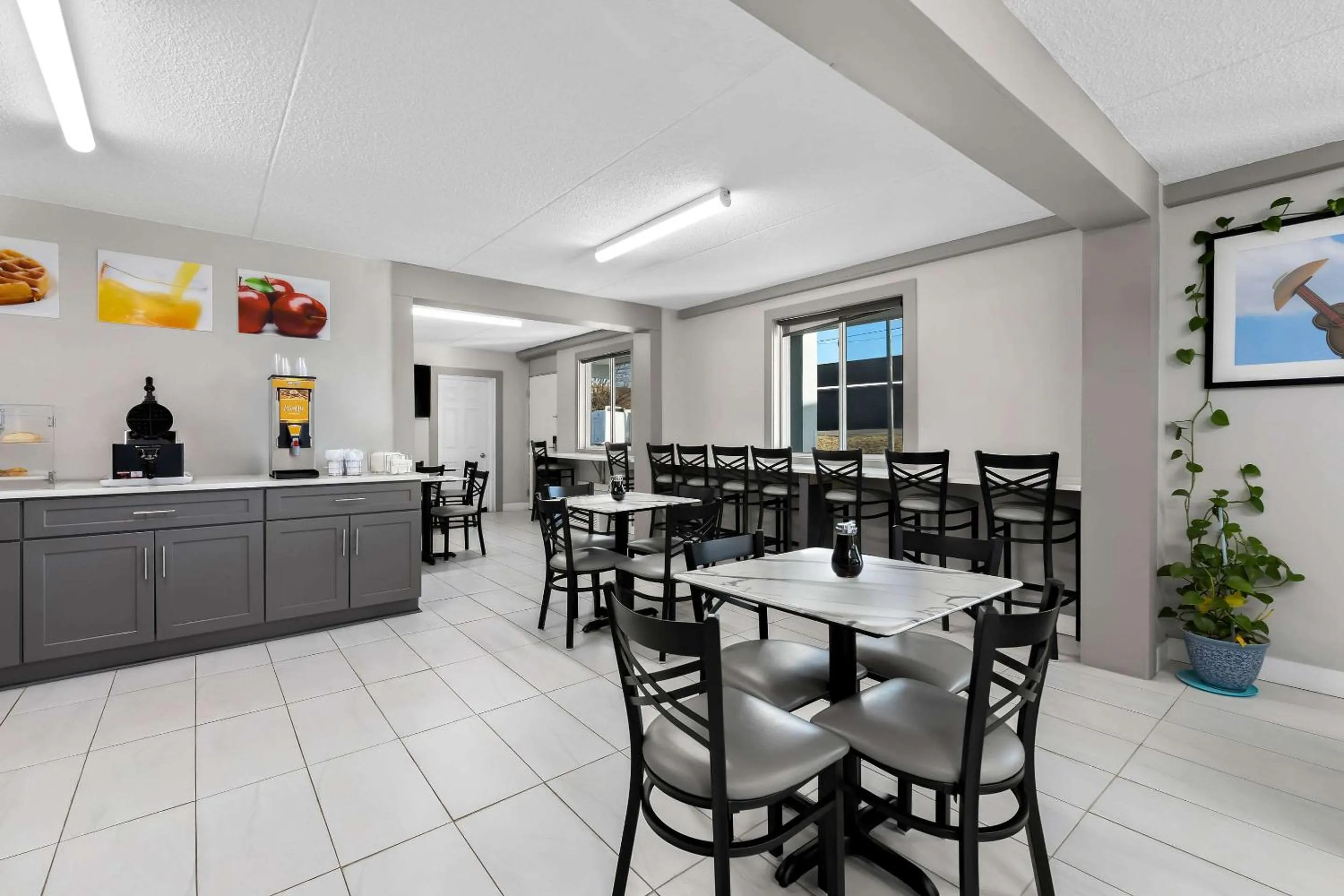 Breakfast in Quality Inn Nashville - Opryland Area