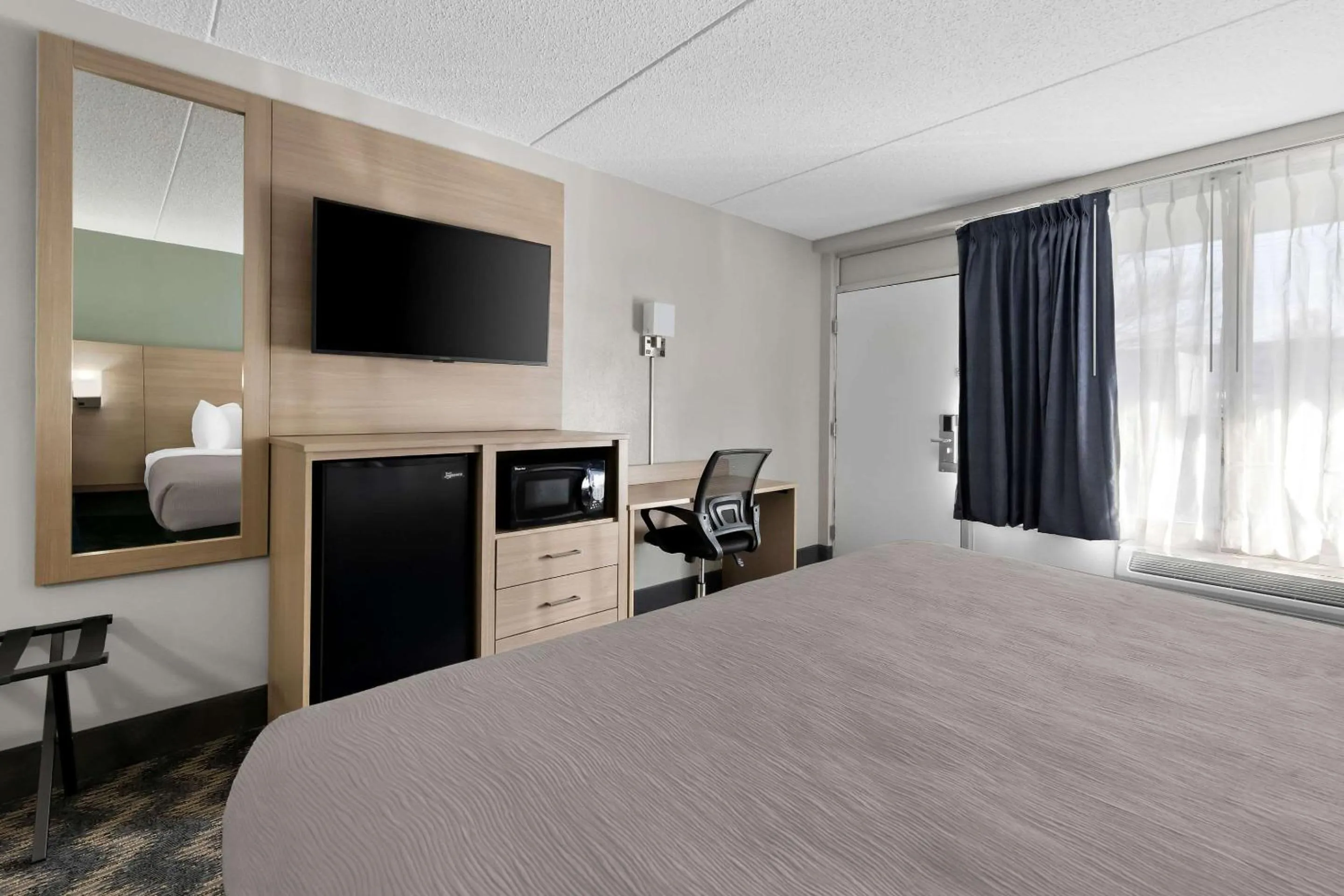 Bedroom, Bed in Quality Inn Nashville - Opryland Area