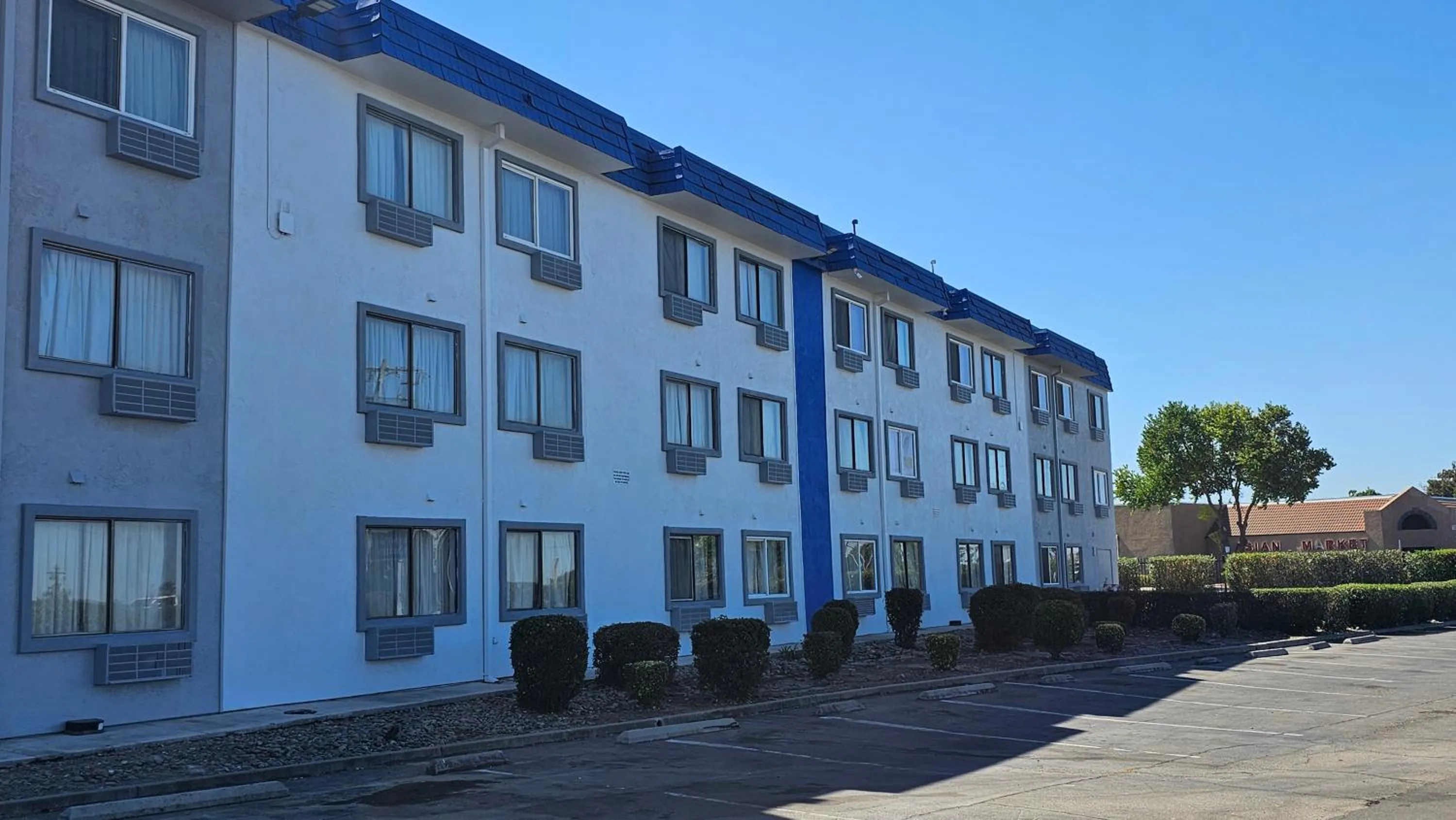 Property building in MetroParc 'nSuites