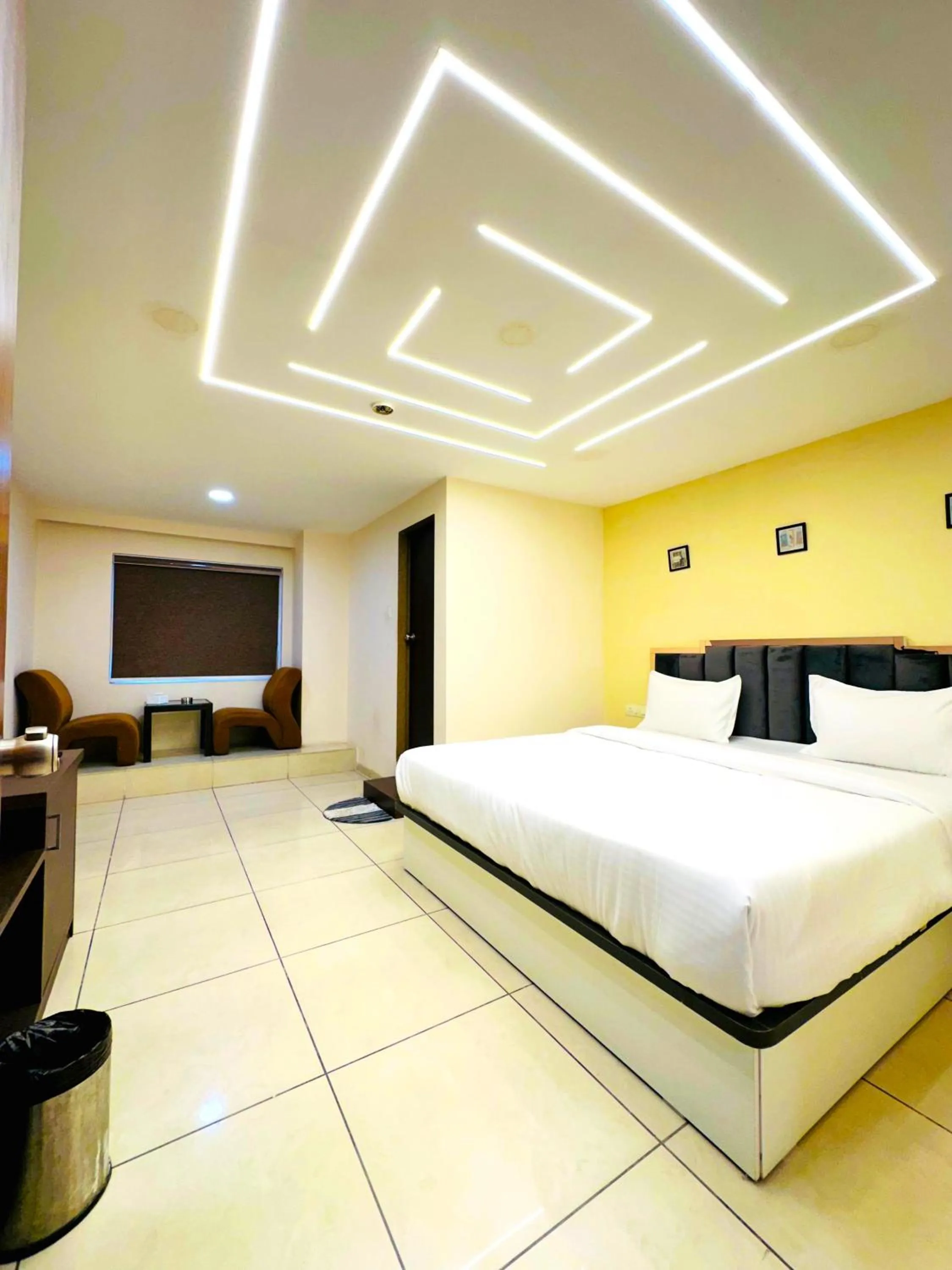 Bed in Aundh Elite Stay