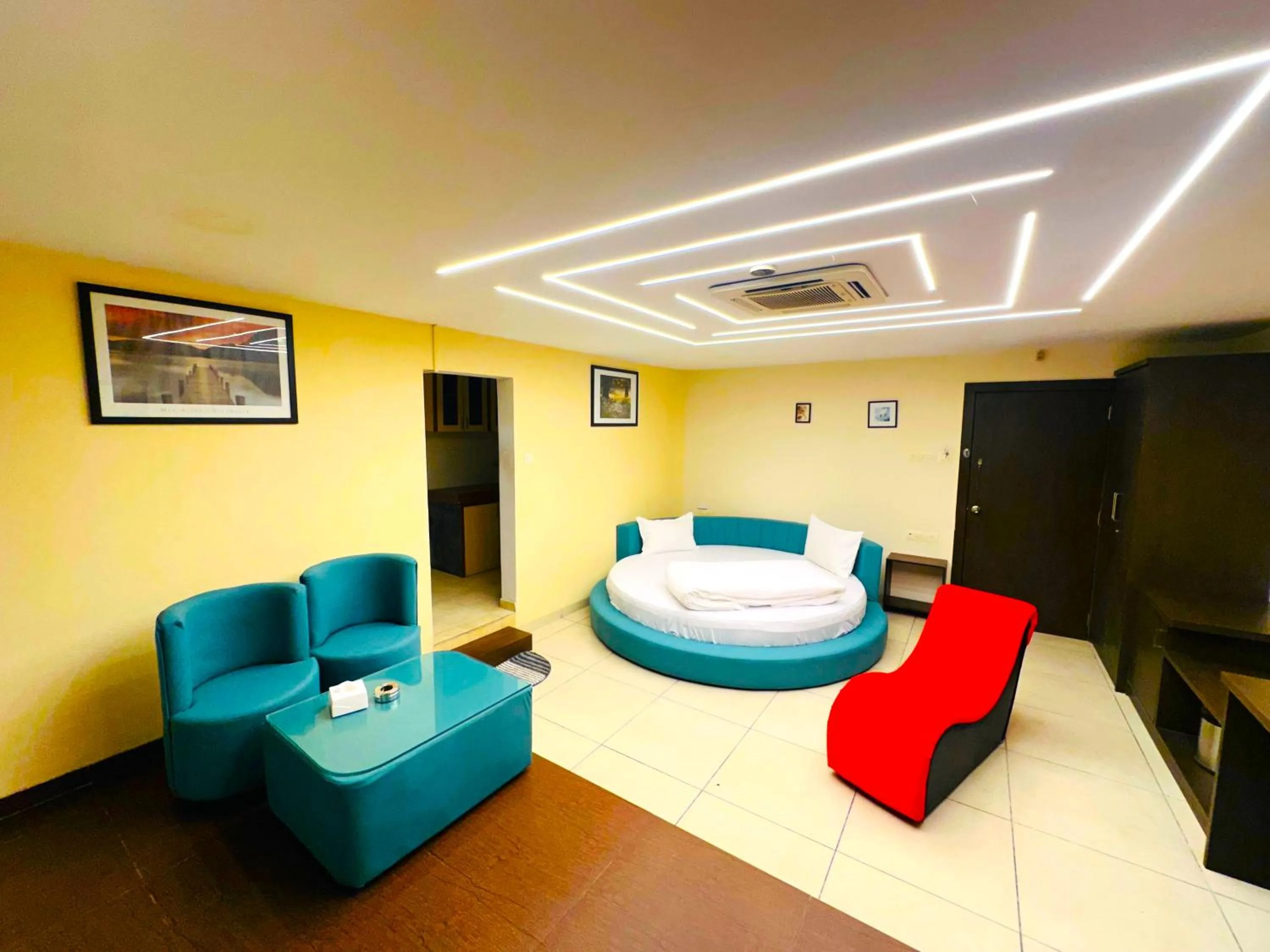 Bed in Aundh Elite Stay