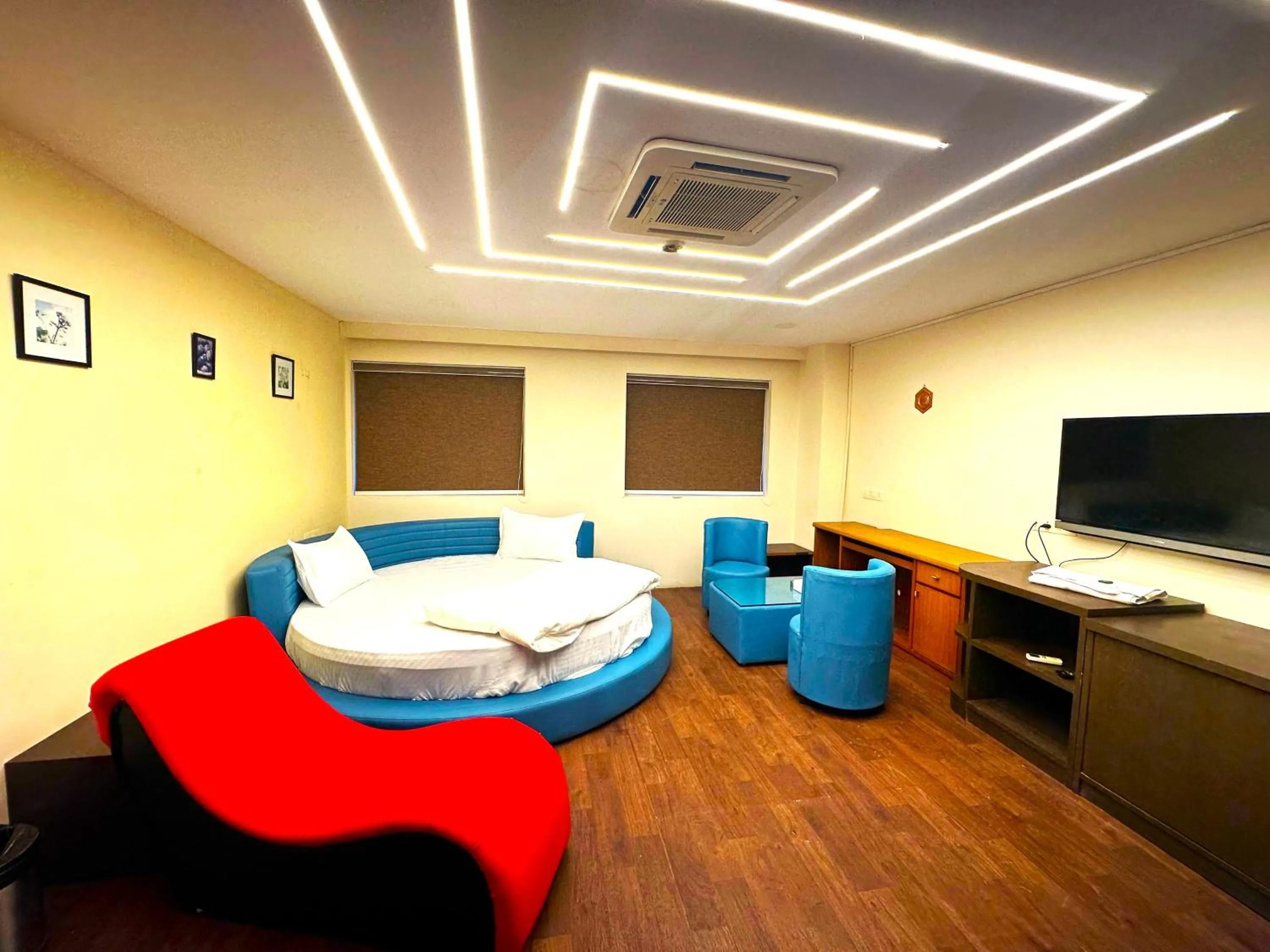 Bed in Aundh Elite Stay