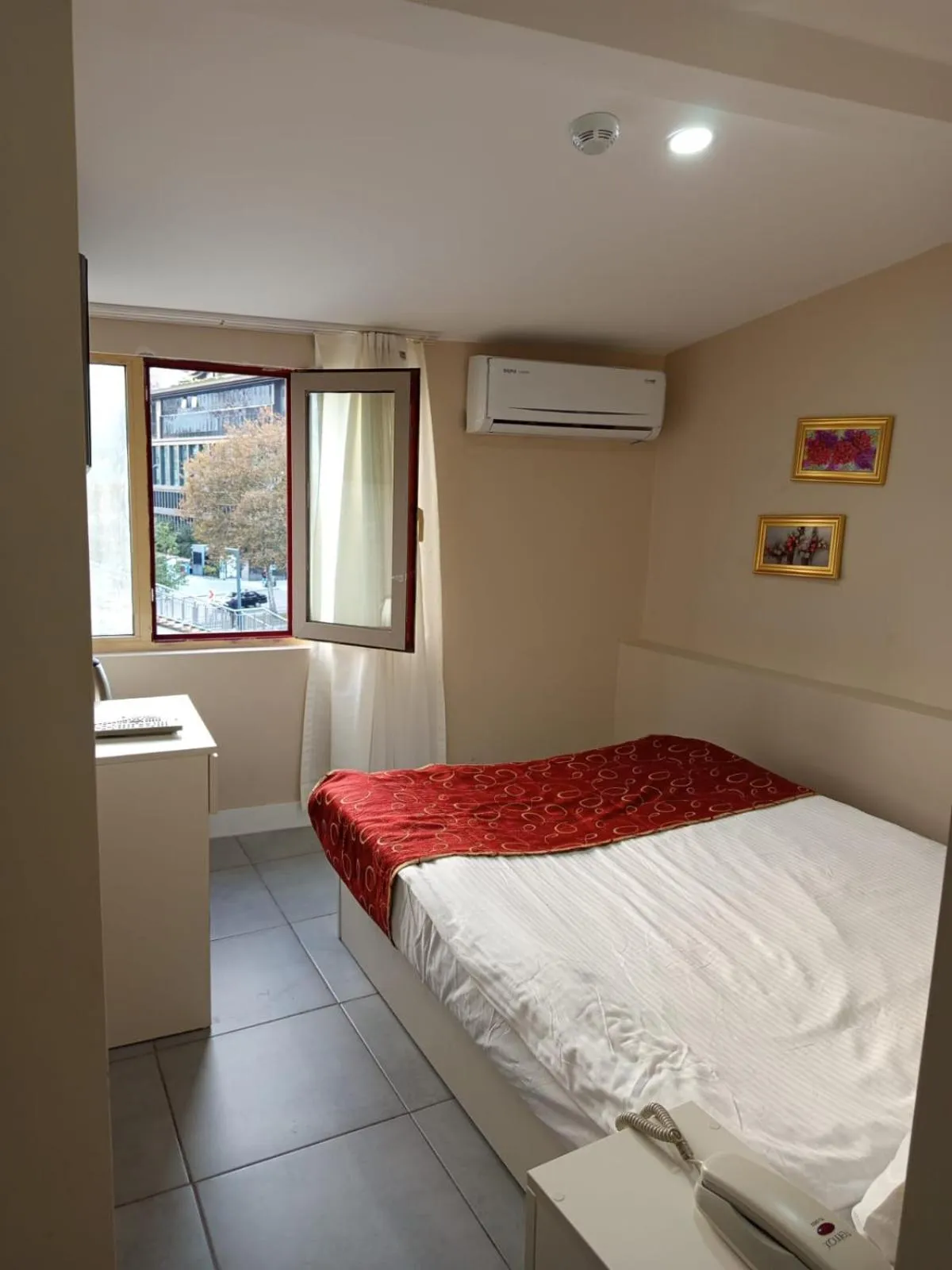 View (from property/room), Bed in Rota Star Hotel Beyoğlu