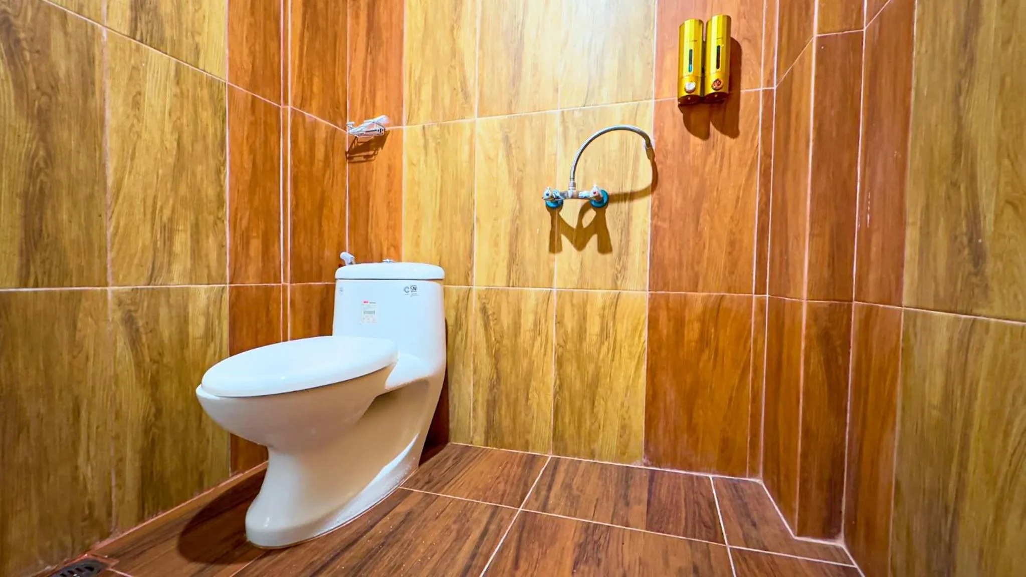 Shower in Hotel Grand Bandara