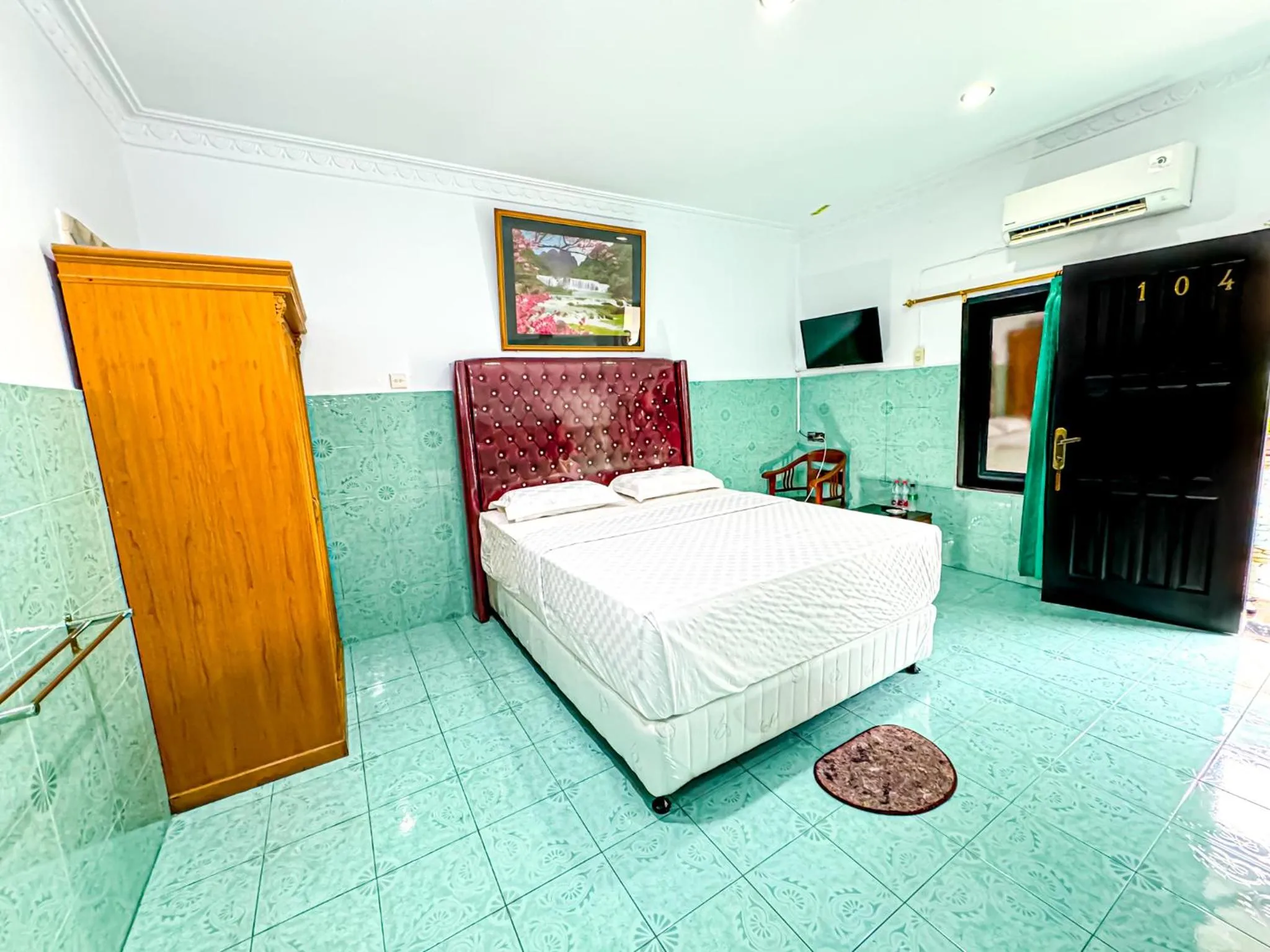 Communal lounge/ TV room, Bed in Hotel Grand Bandara