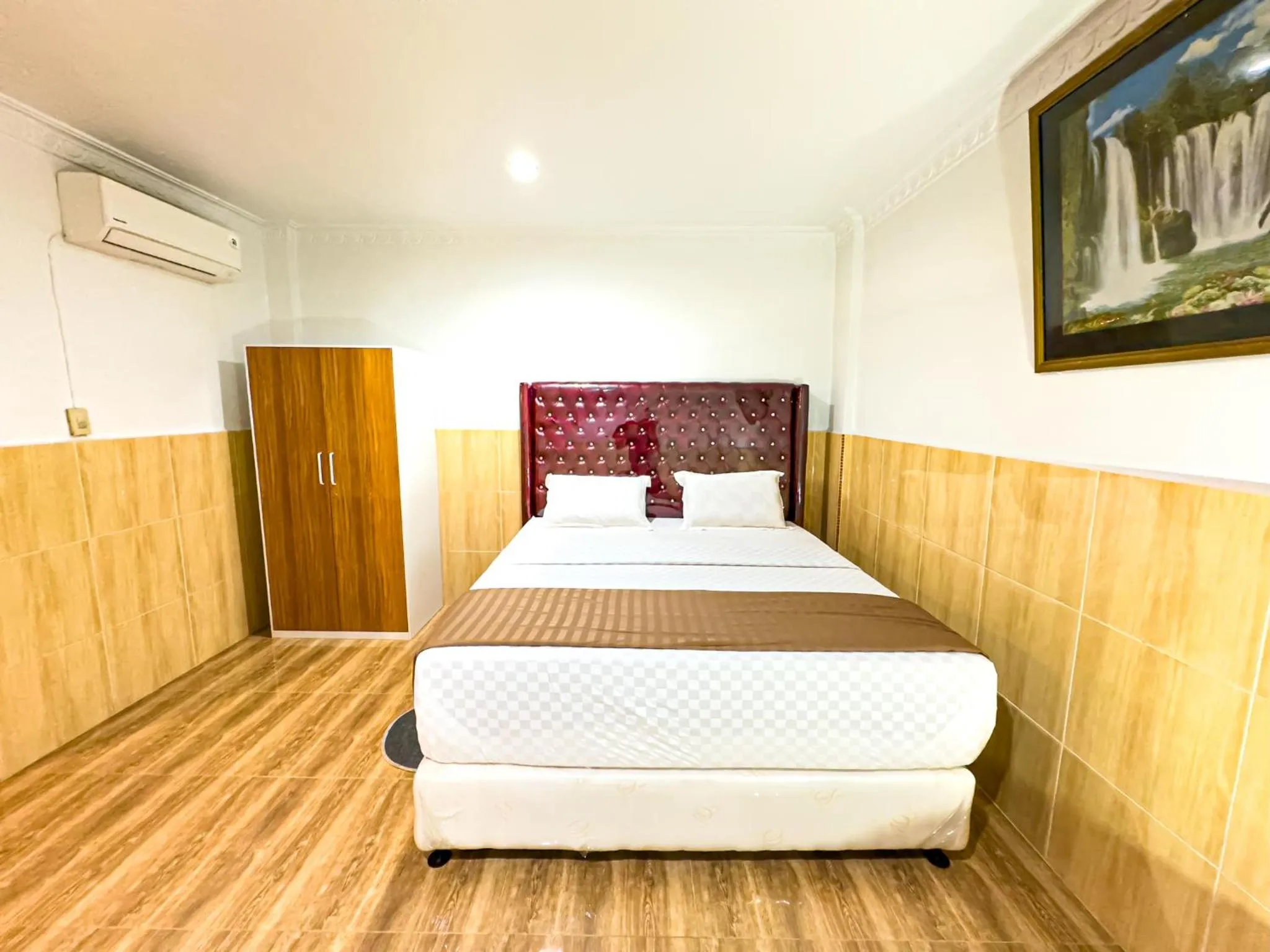 Bed in Hotel Grand Bandara