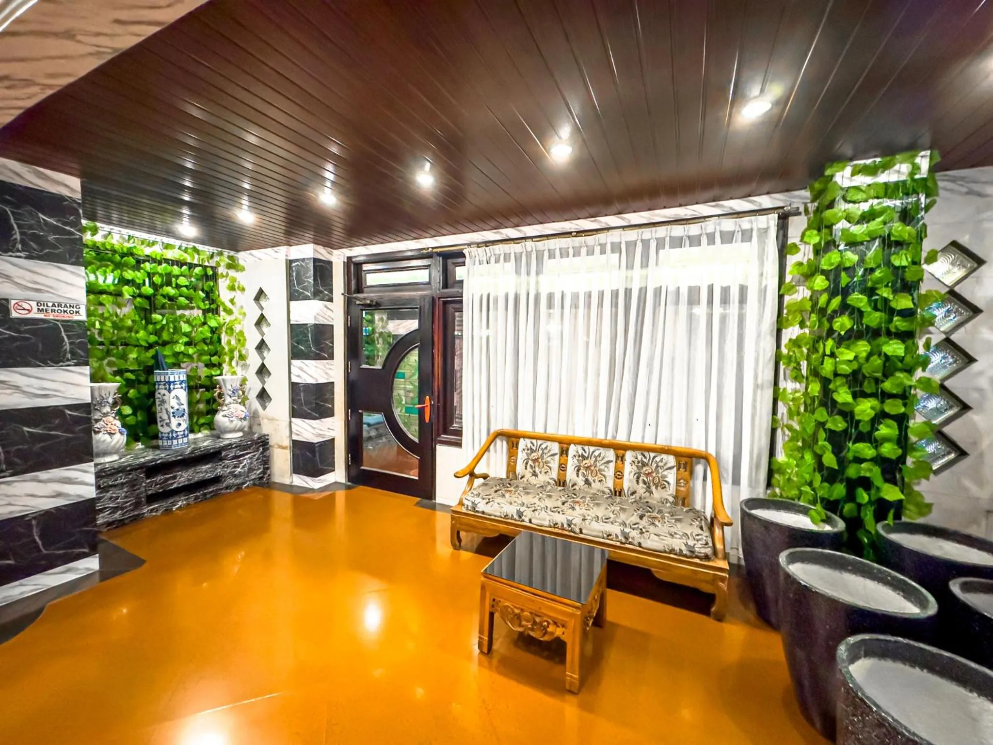 Living room in Hotel Grand Bandara