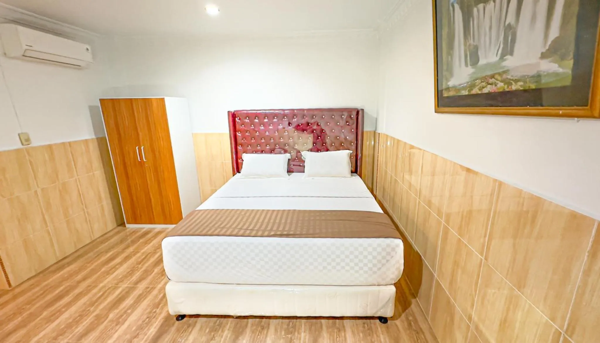 Bed in Hotel Grand Bandara