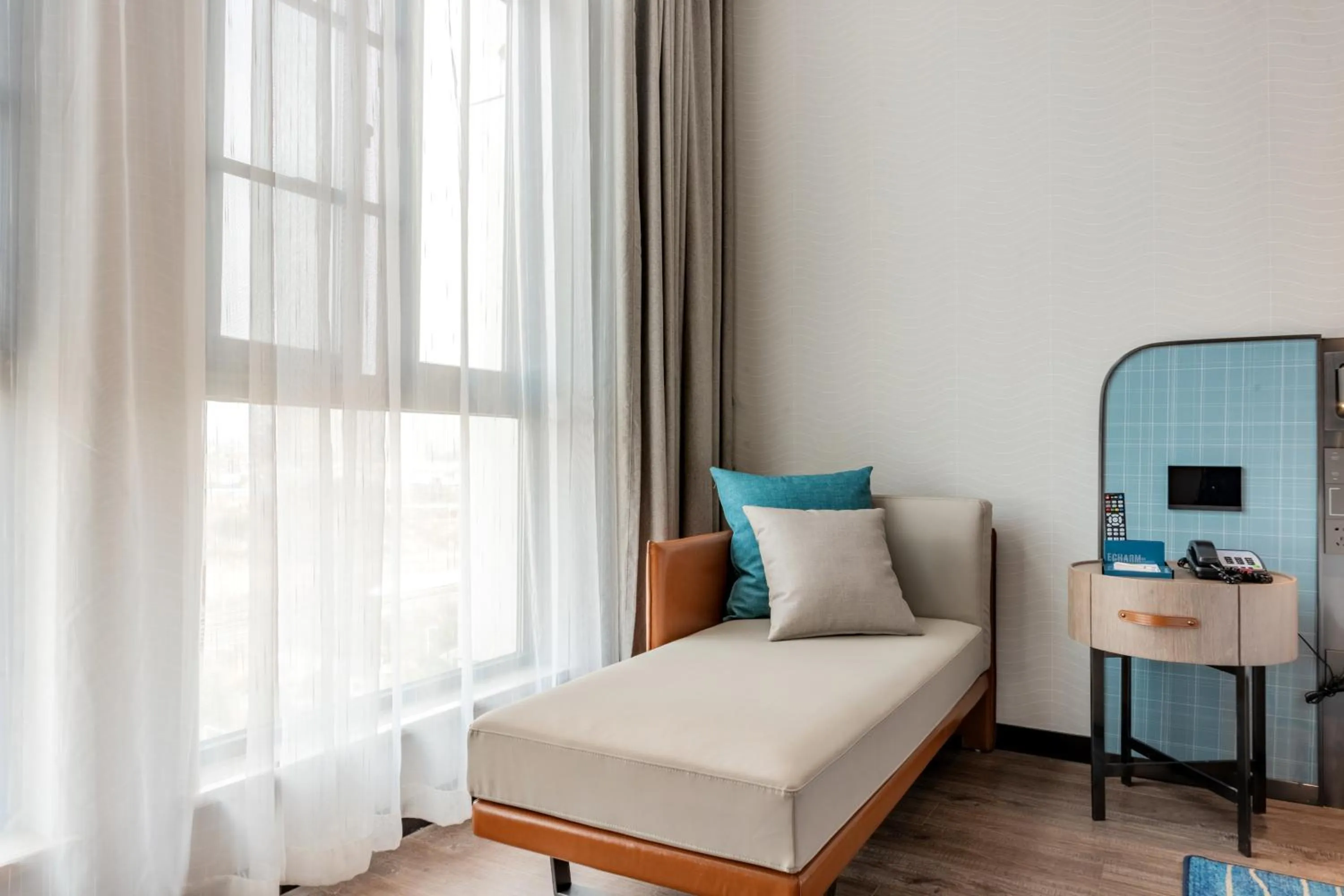 Photo of the whole room, Bed in Echarm Hotel Yichang East Railway Station