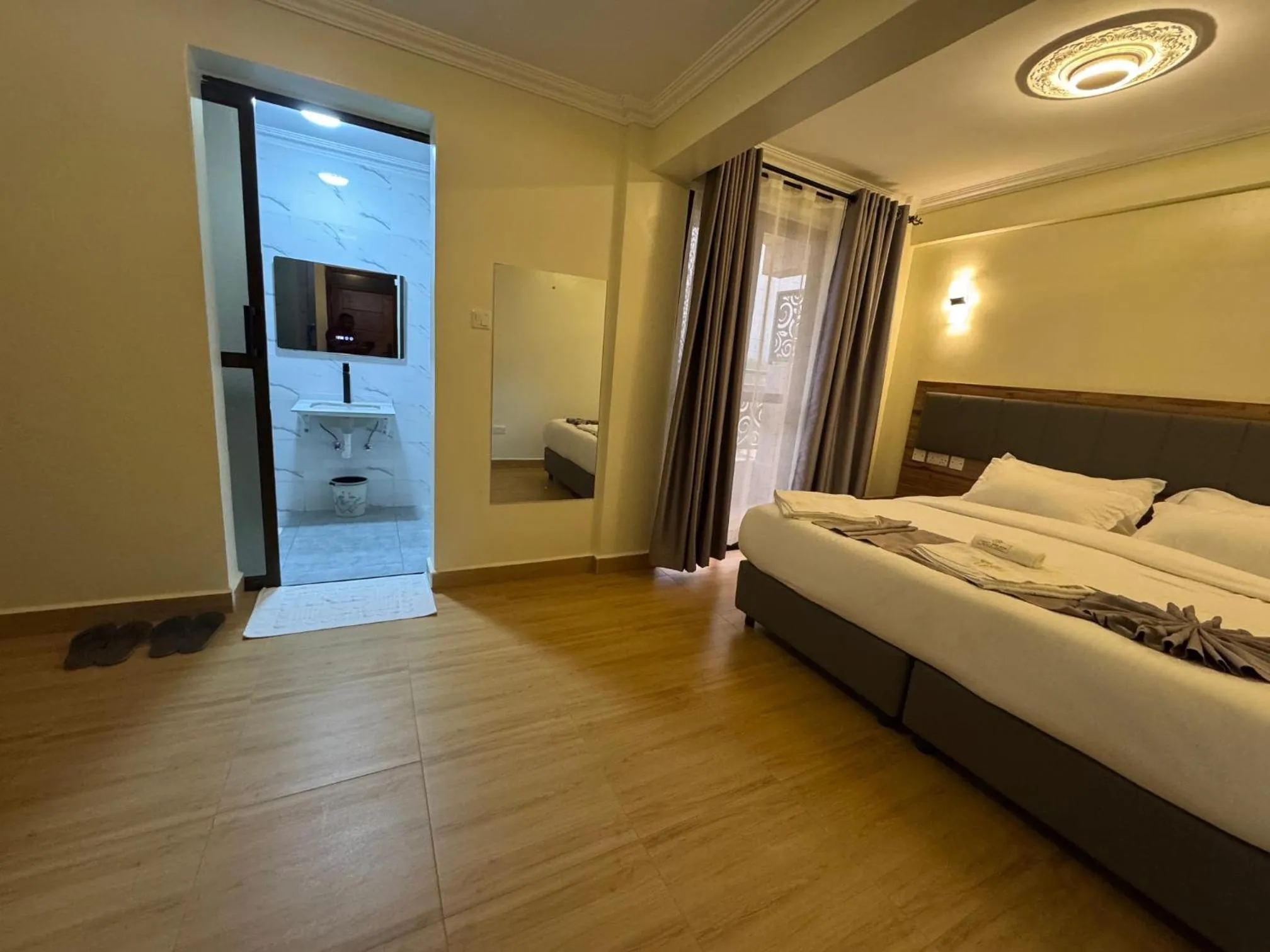 View (from property/room), Bed in Canopy View Hotel